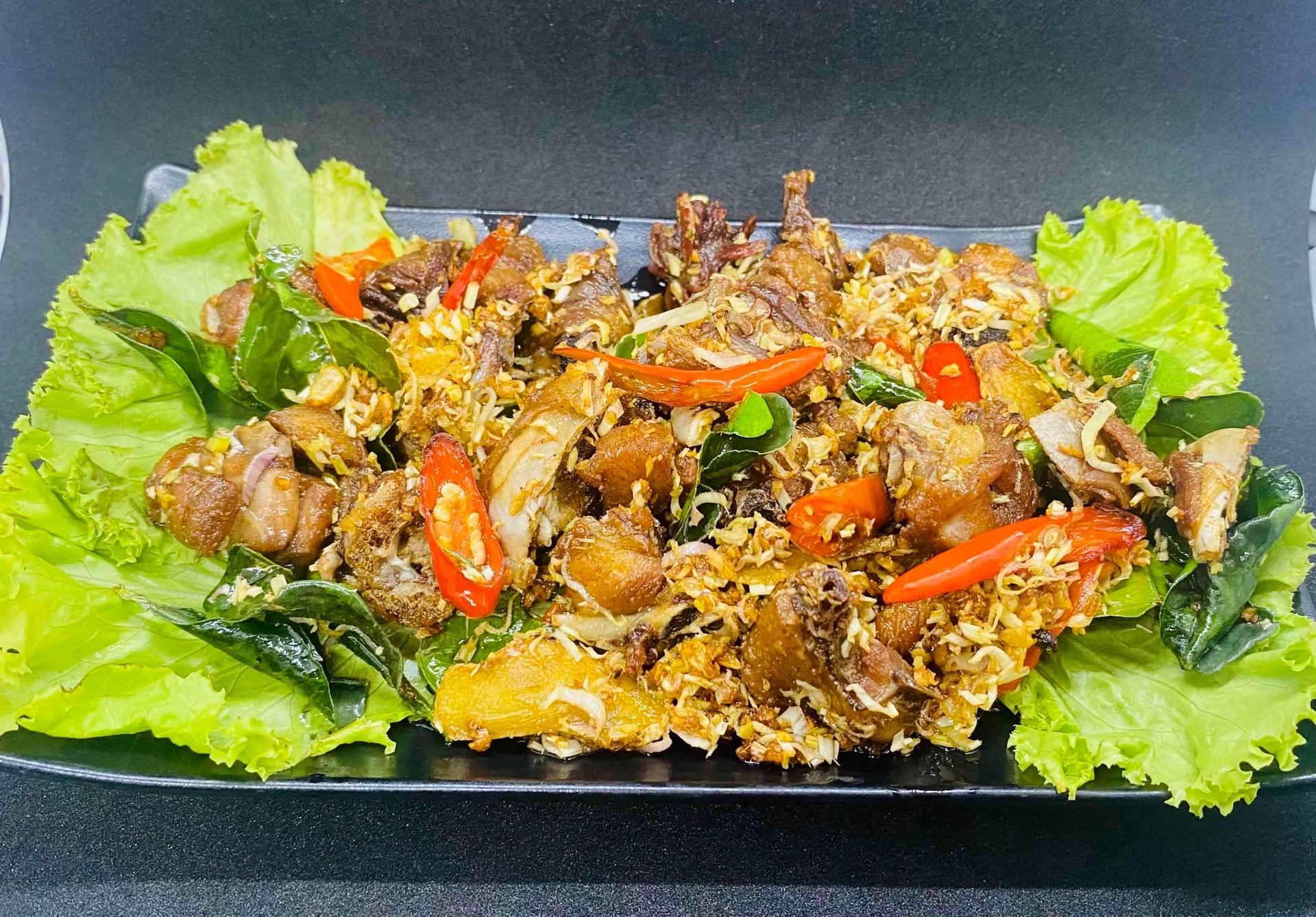 មាន់លីងគល់ស្លឹកគ្រៃ / 香茅炸鸡