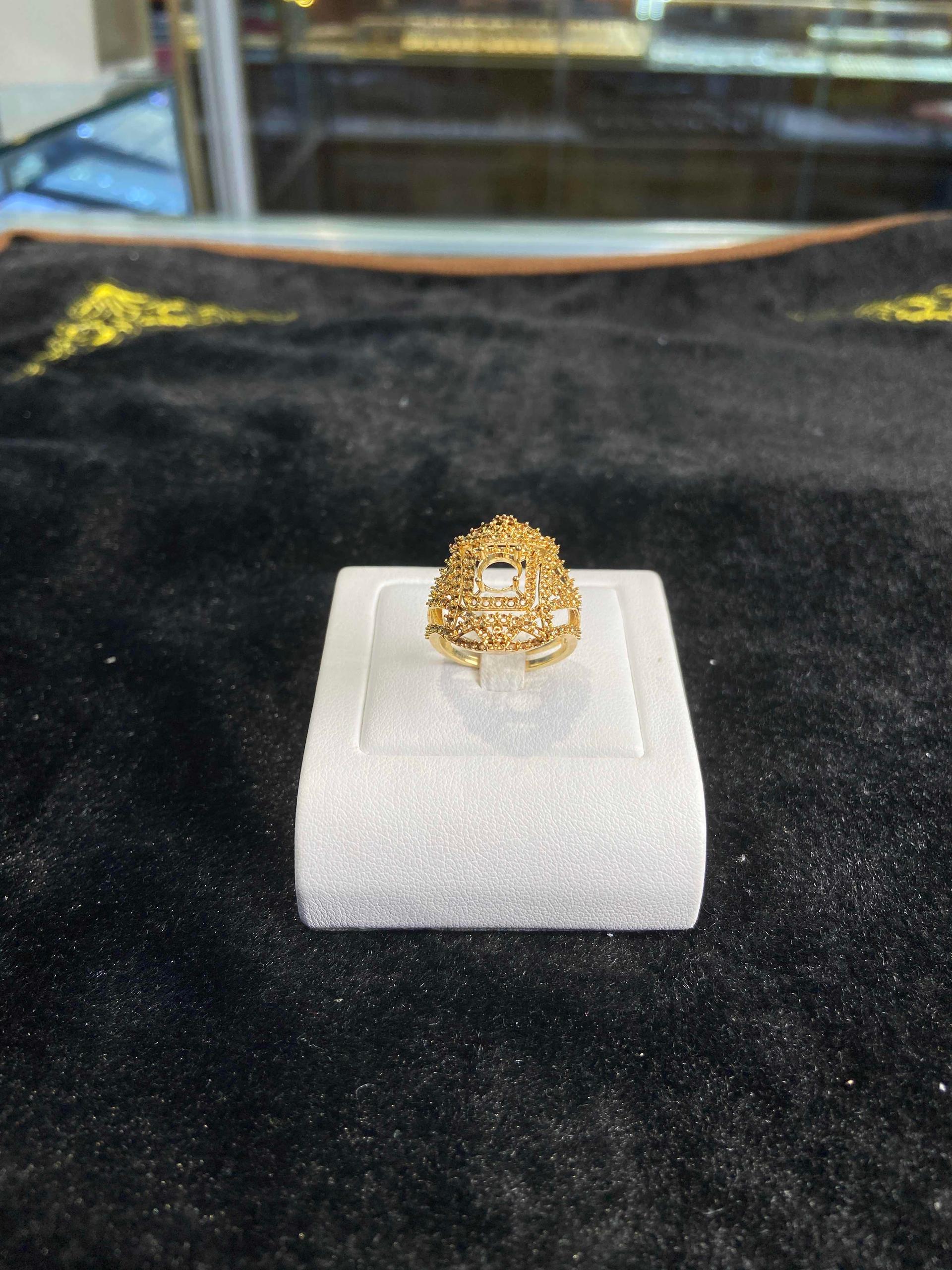 សំបកចិញ្ចៀនស្រី