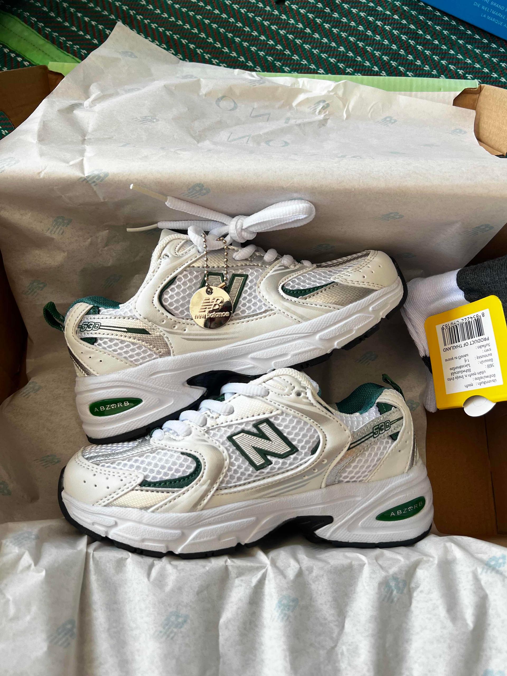 NB530 White Silver Green