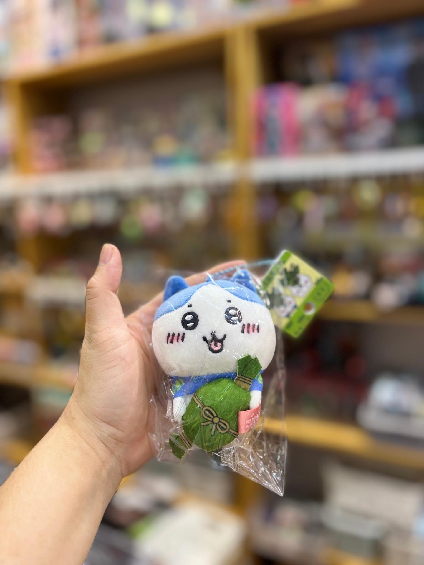 Chiikawa Hachiware mascot plush keychain,