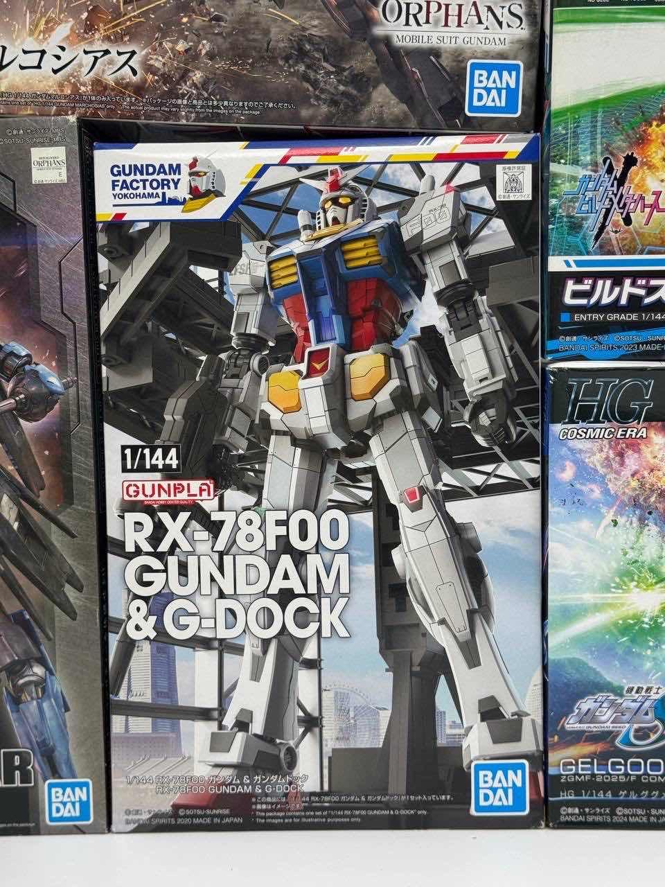 RX-78F00 Gundam & G-Dock