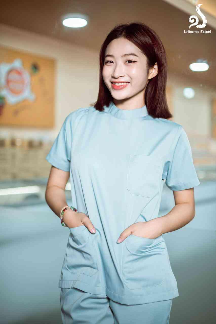 ឈុតនារីពណ៍ទឹកសណ្ដែកស្រាល