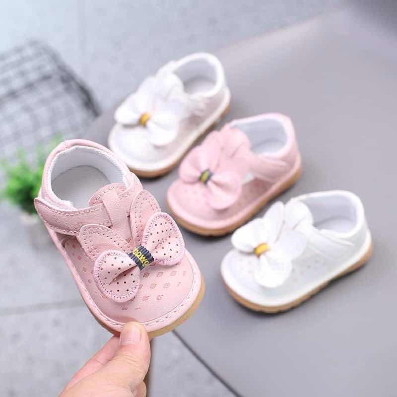 ស្បែកជើងកូនក្មេង