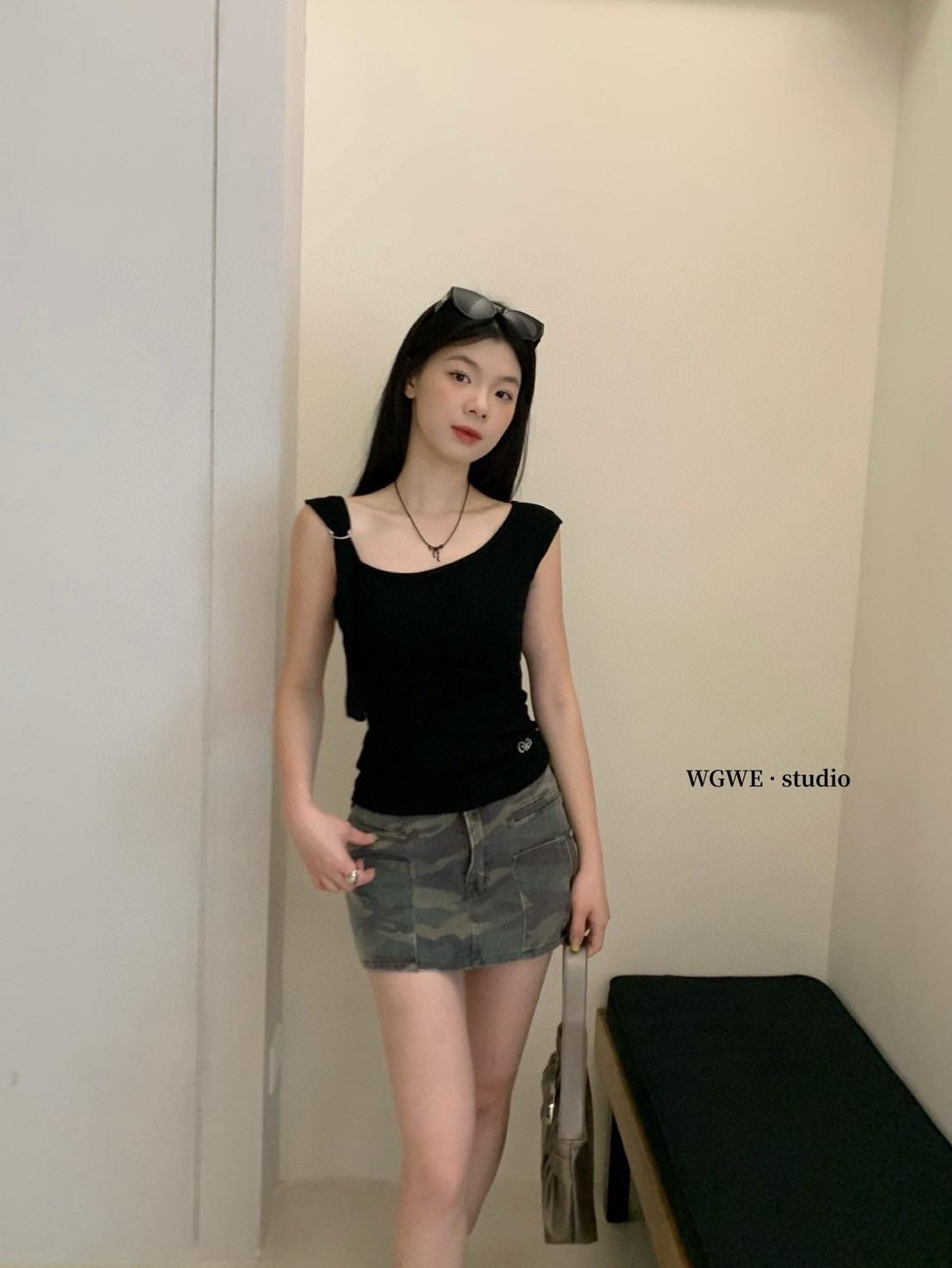 Square-neck tank top