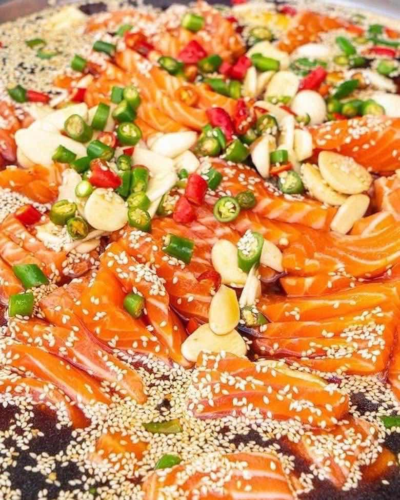 ត្រីសាម៉ុន ត្រាំ ទឹកសុីអុីវ កូរ៉េ