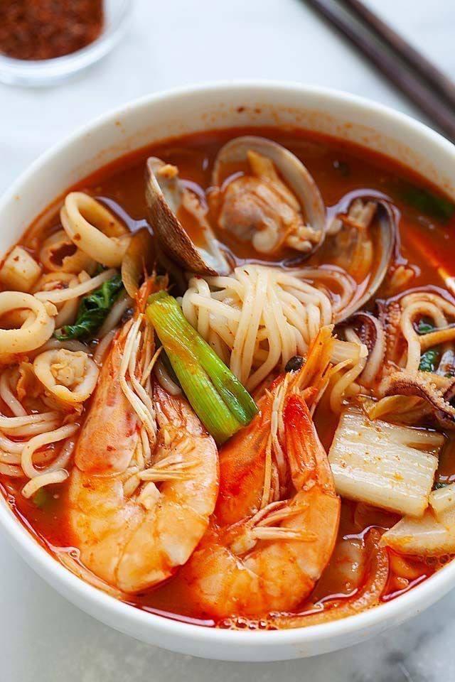 Seafood with Ramyeon