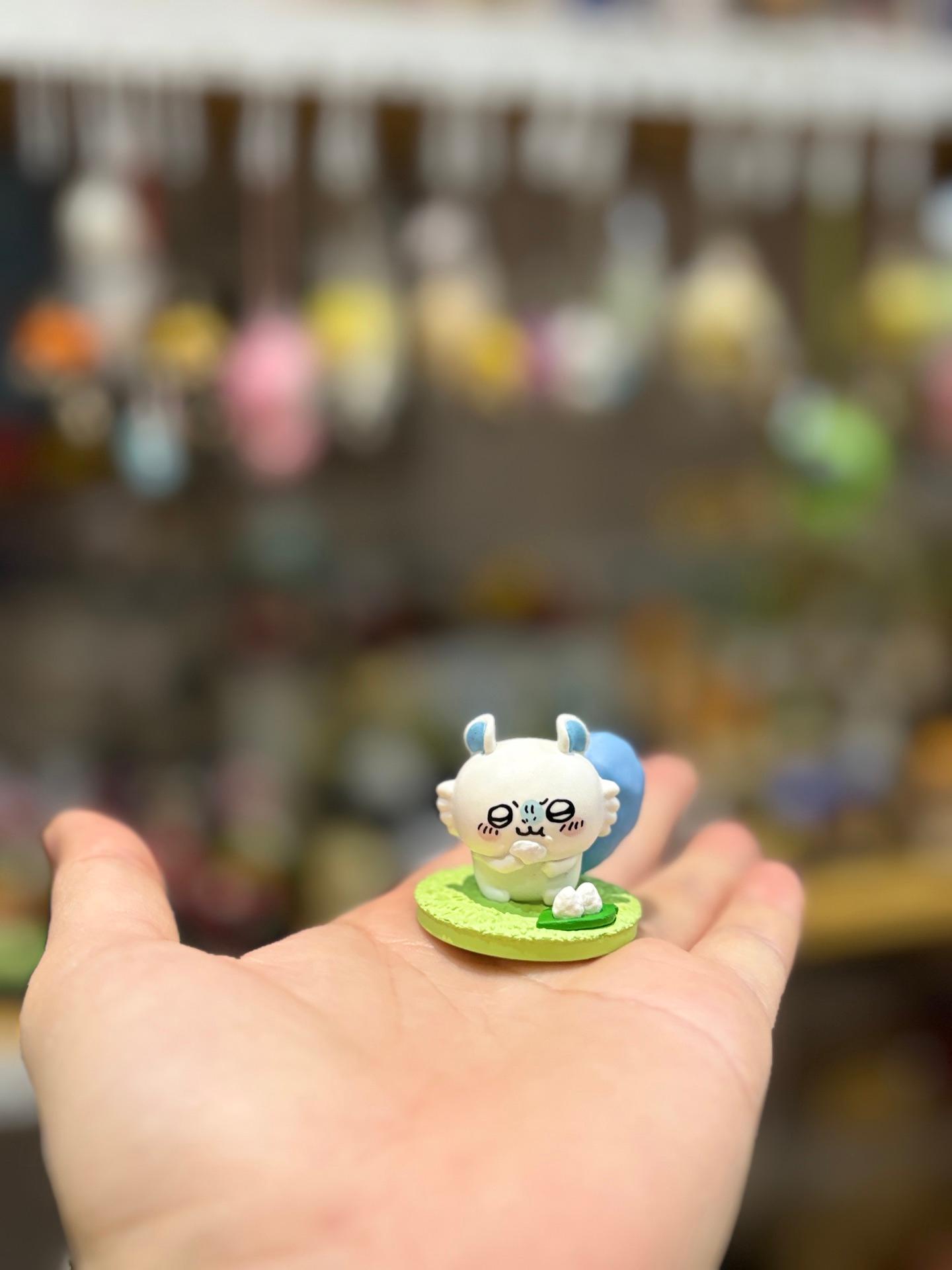 Chiikawa Vignette Friends mini-figure of the character Momonga
