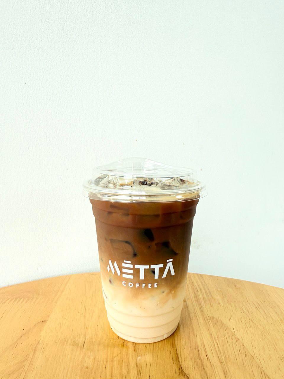 Iced vanilla latte