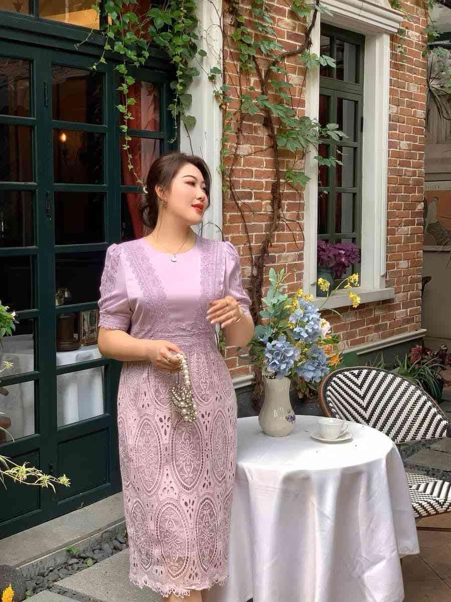 រ៉ូបស្វារ៉េ ឈូកបែកត្របែកព្រៃ