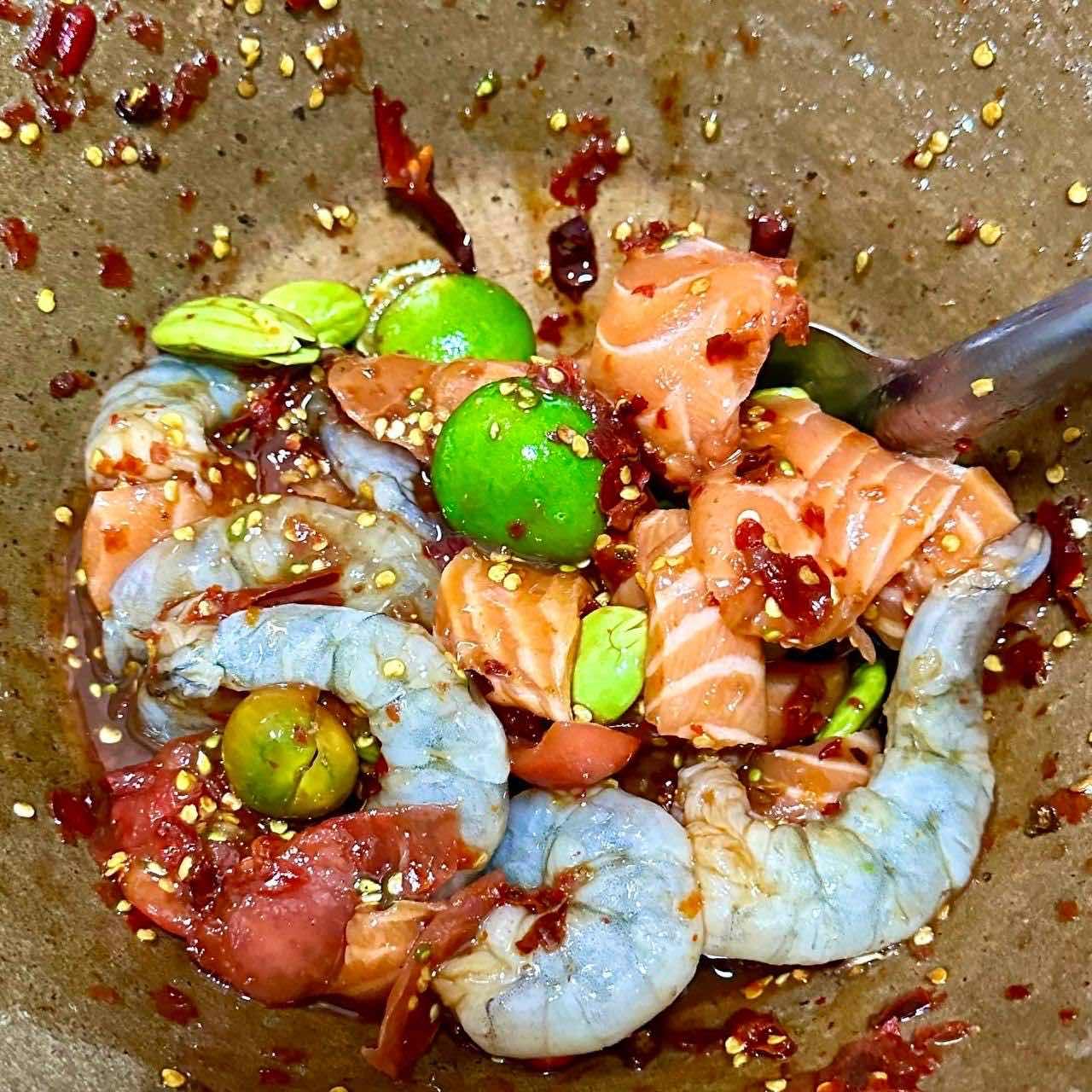 បង្គាលាយសាល់ម៉ុនក្រឡុក