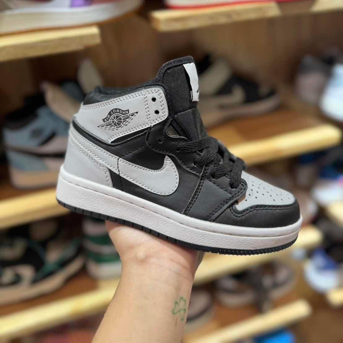 Jordan 1 កវែង