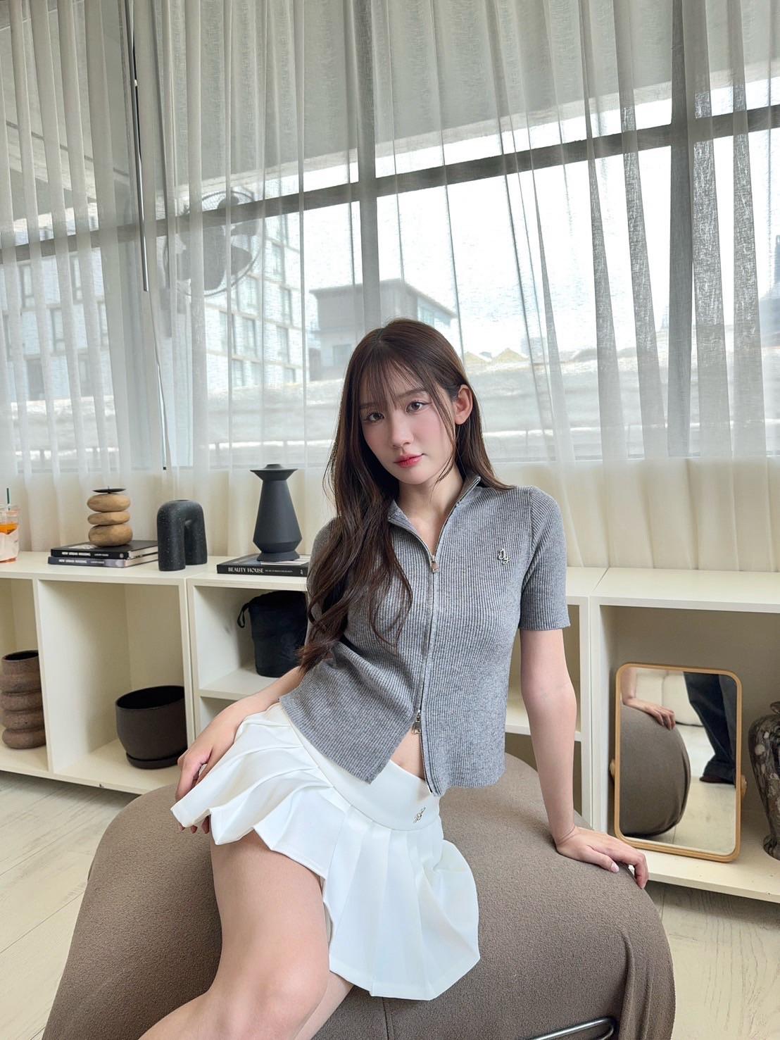 Zip-up knit top