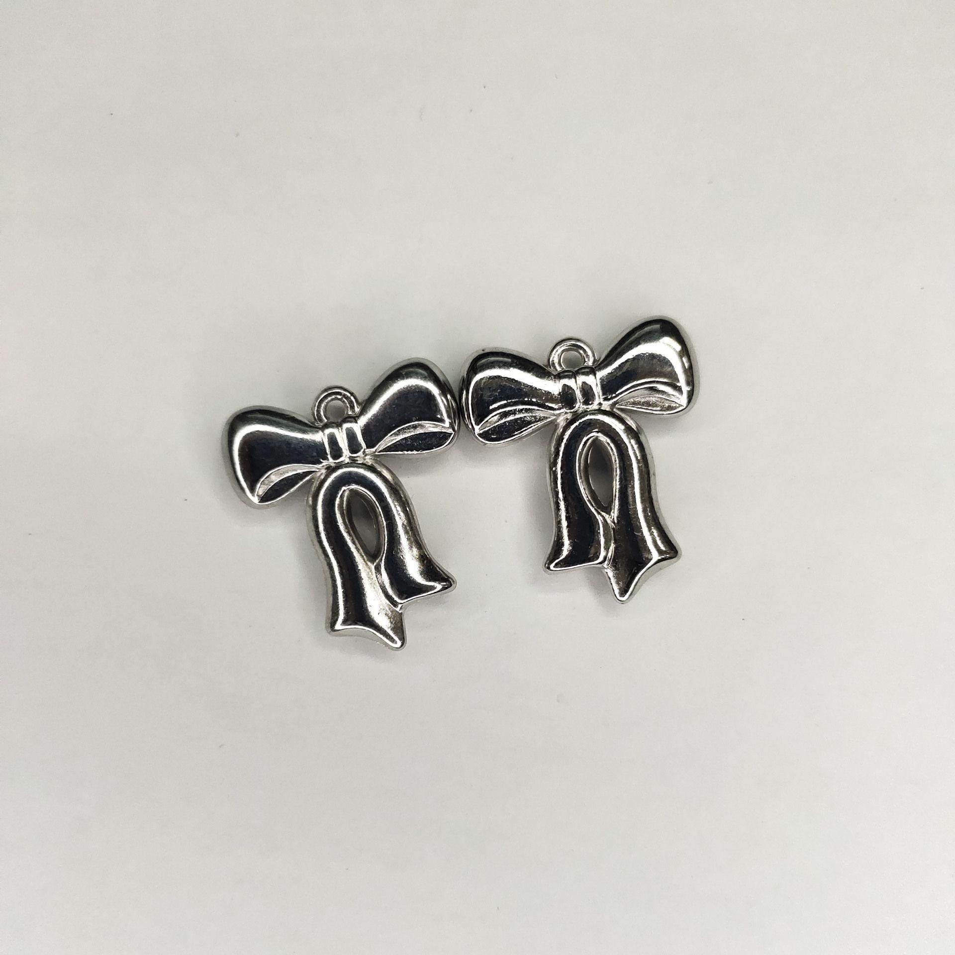 Silver bow pendant