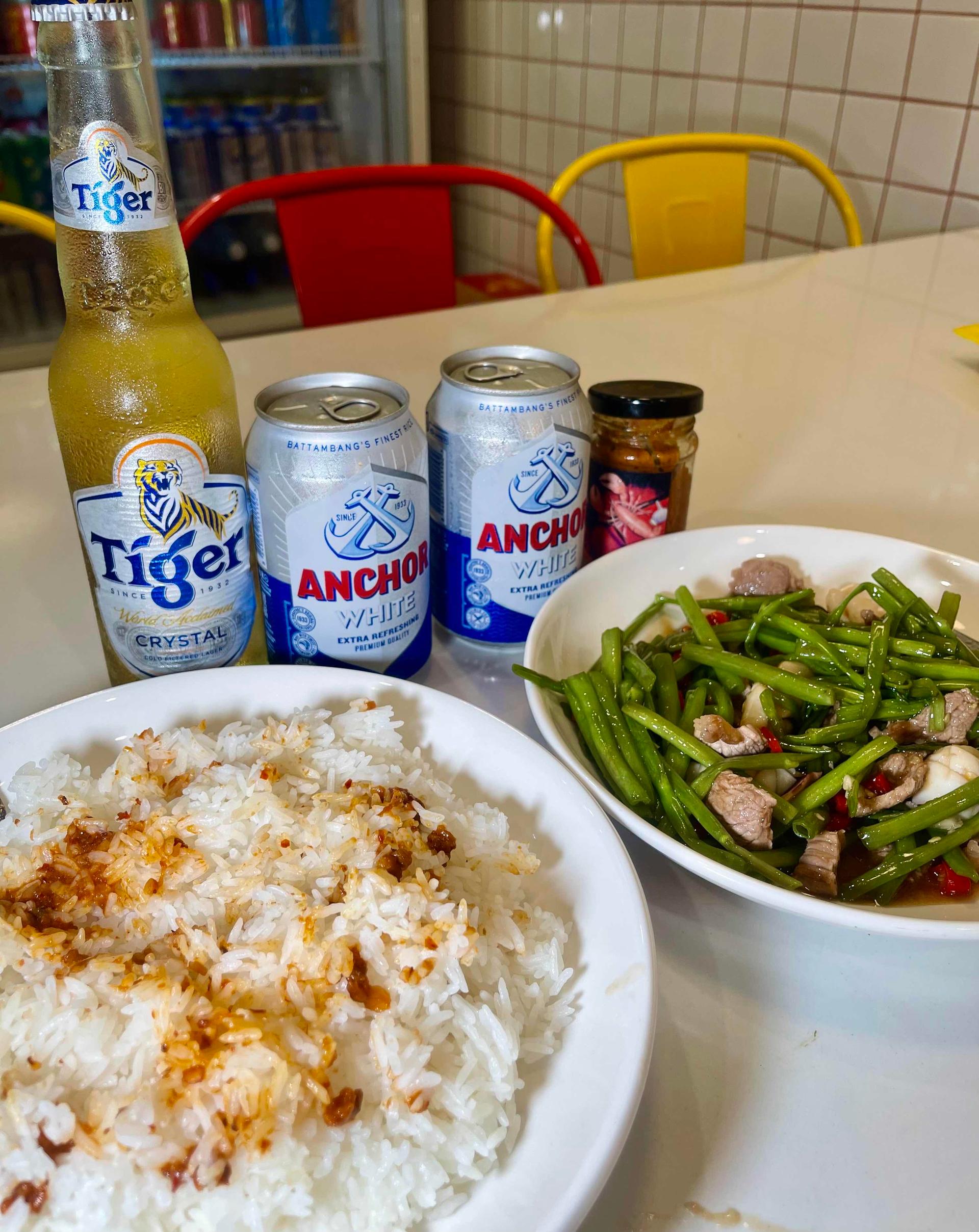 ឈុតក្លែមពិសេស ១ ( ឆាត្រកួនសាច់គៅលាយមឹក បាយស2 Anchor 1 )