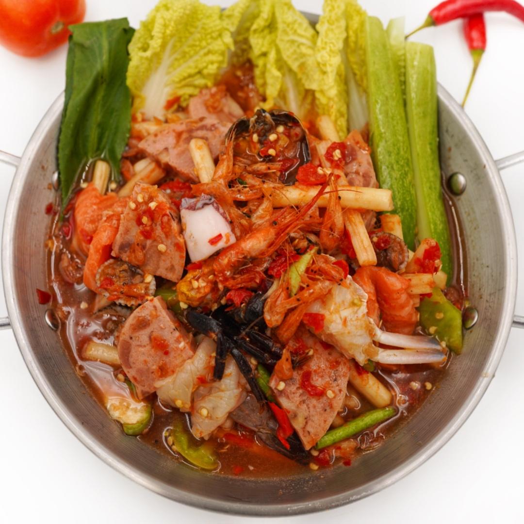 បុកក្រអៅឈូកគ្រប់មុខ