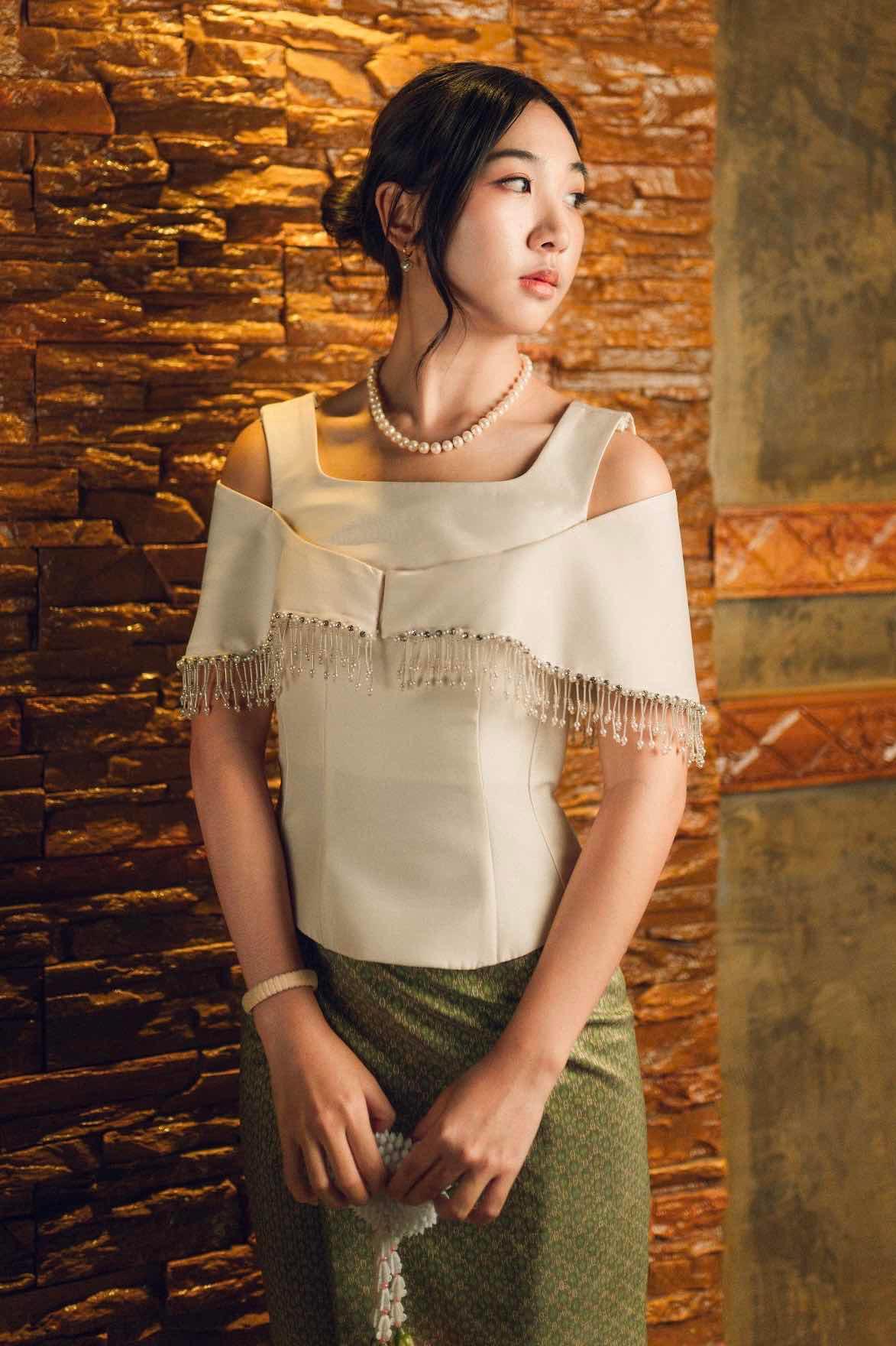 White and green set