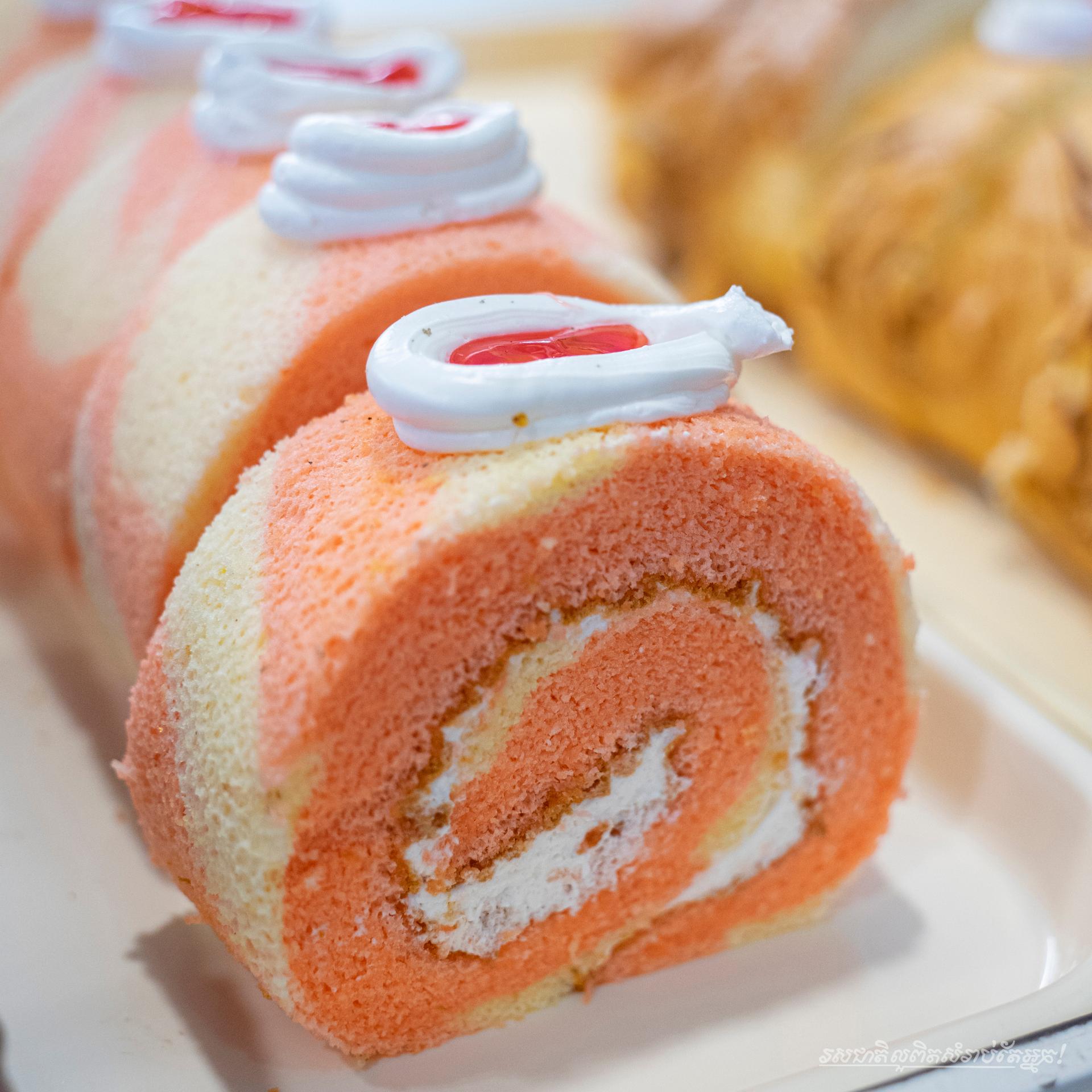 Strawberry Swiss Roll 1pcs
