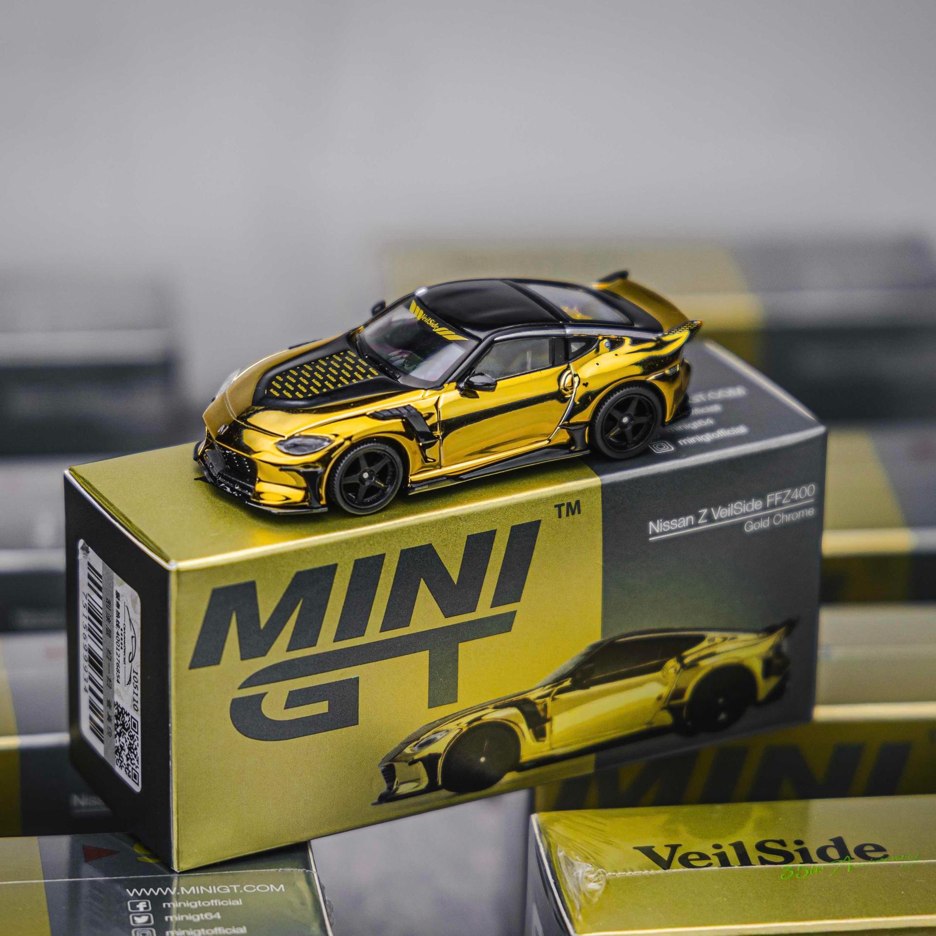 MINI GT 1/64 Nissan Z Veilside FFZ400 Gold Chrome (Right Handle) Finished Product MGT00985-R