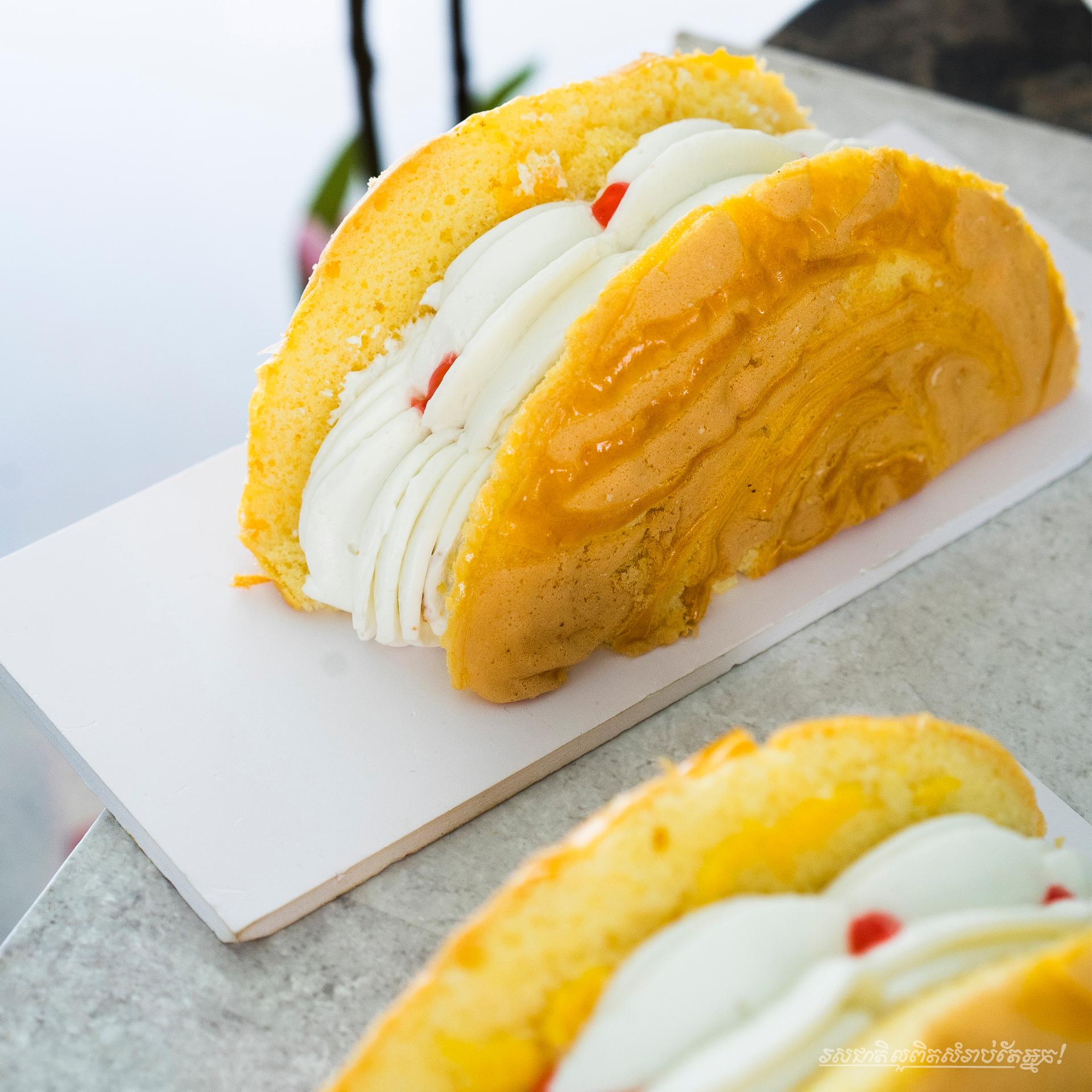 Half Full Moon Cake 1pcs