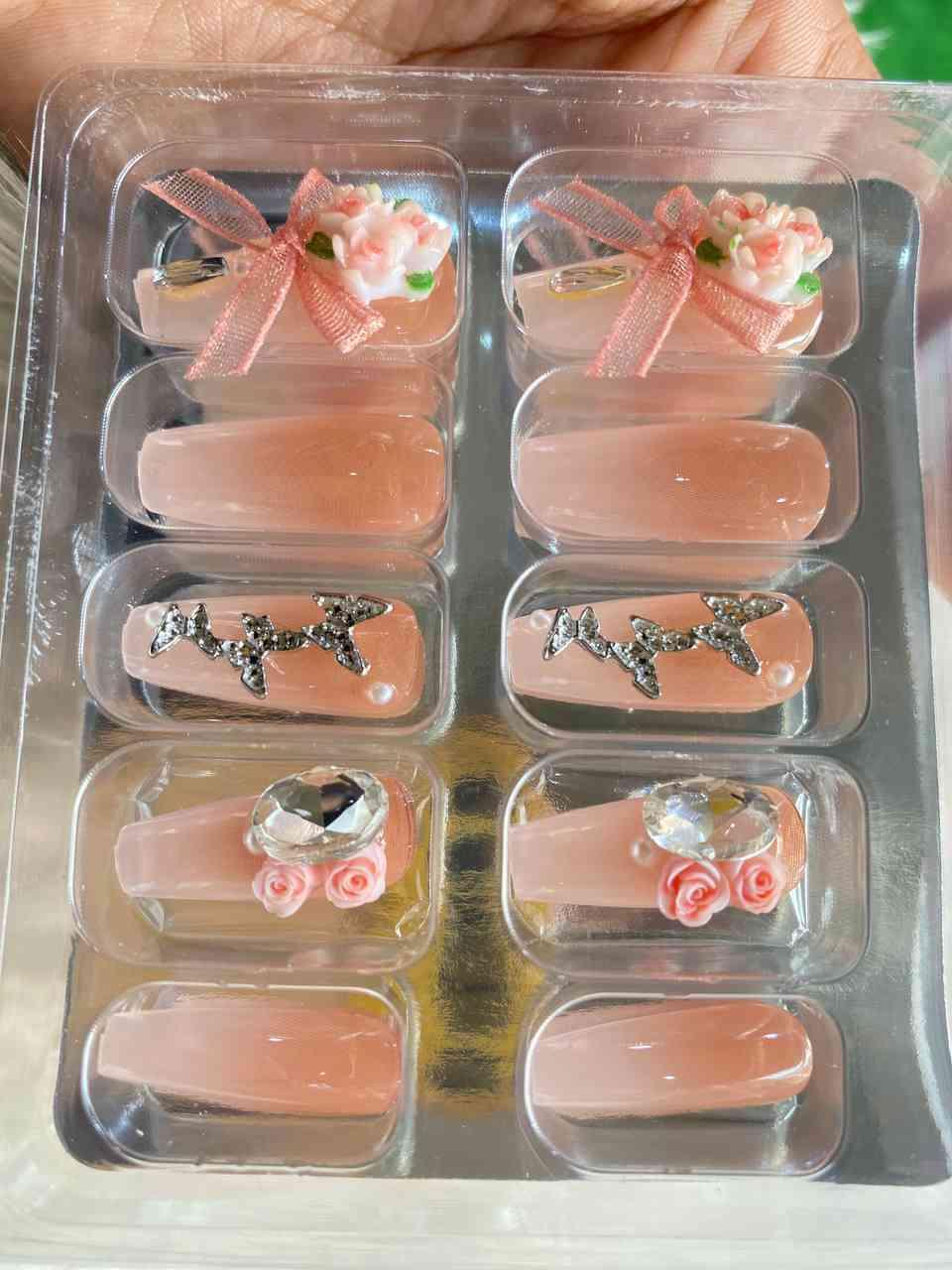 ក្រចកបិត