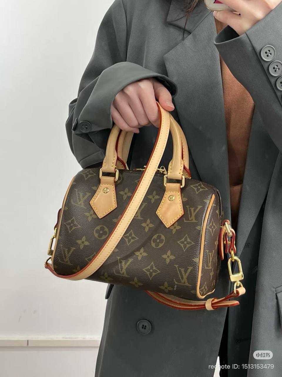 កាបូបម៉ាក”lv”