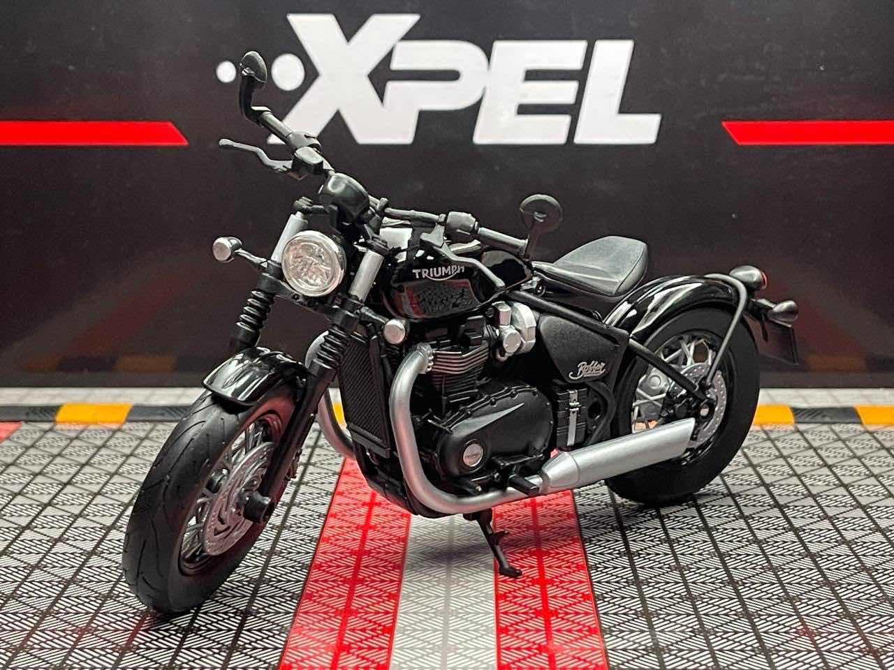 TRIUMPH Bonneville Bobber