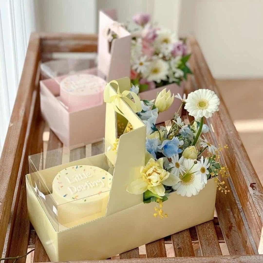 Flower & Cake ( ខ្នាតកណ្តាល )