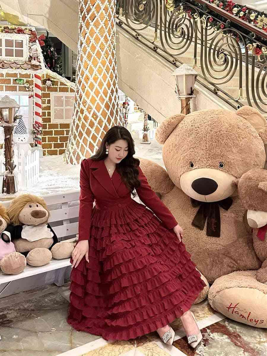 រ៉ូបក្រហមប៉ោងស្បៃក្រោម