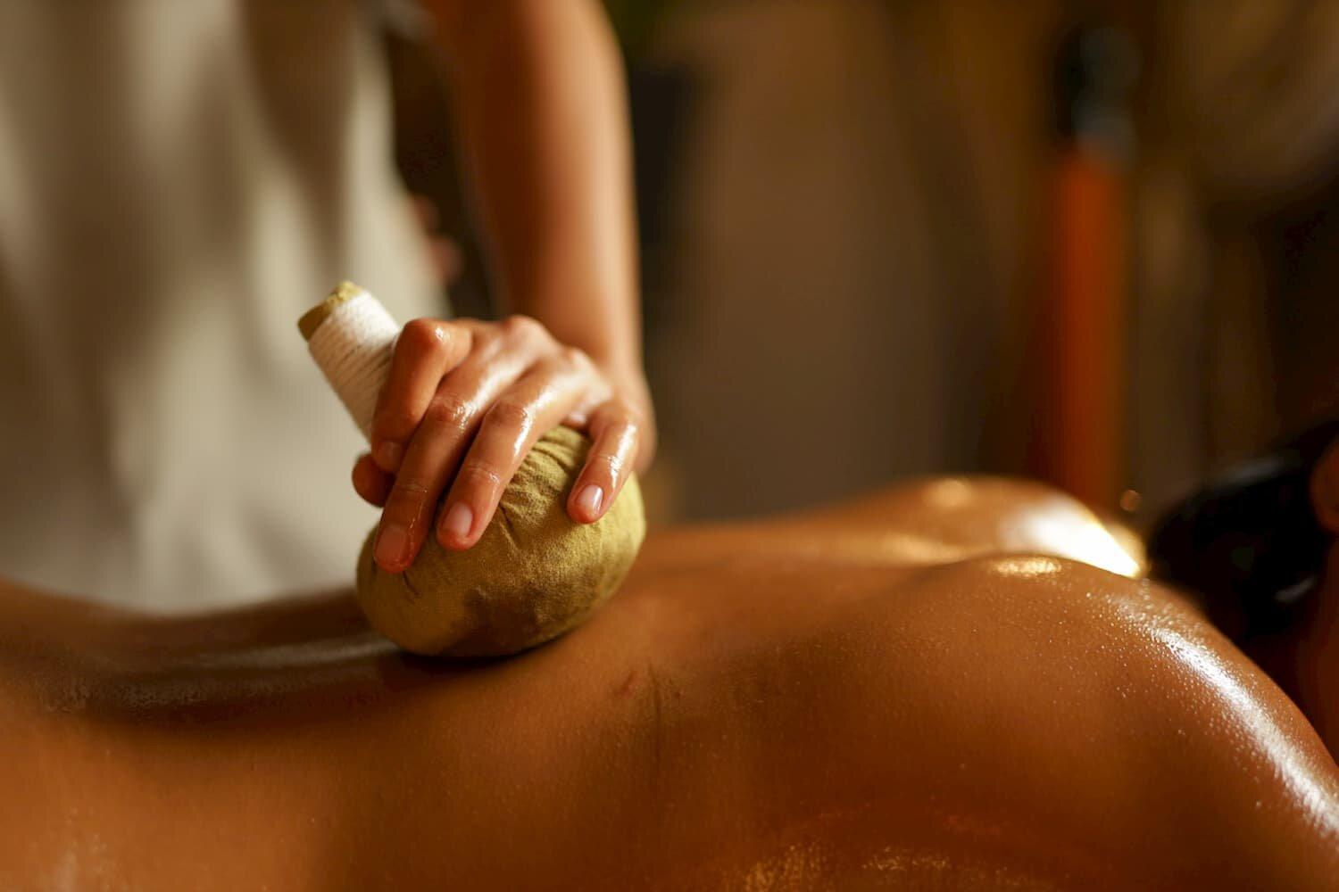 Body Massage (Oil + Herbal Hot Compress)
