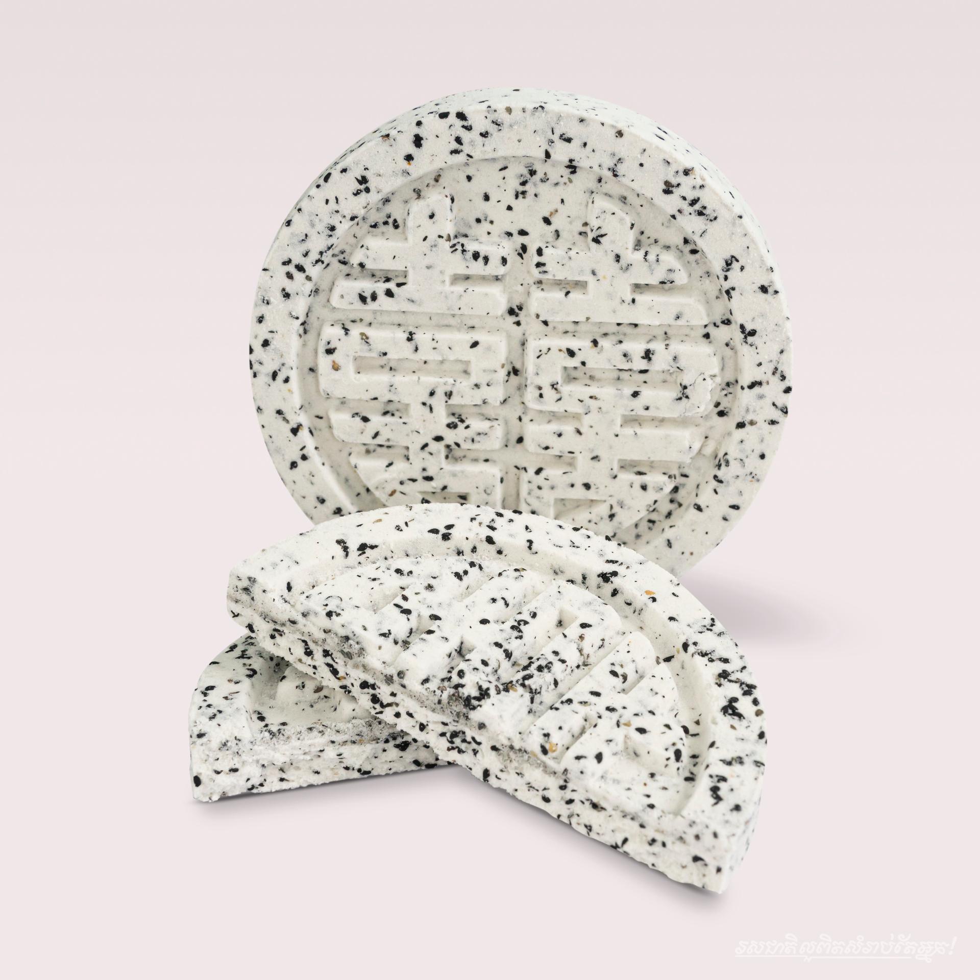 White Moon Cake Black sesame​ 1pcs