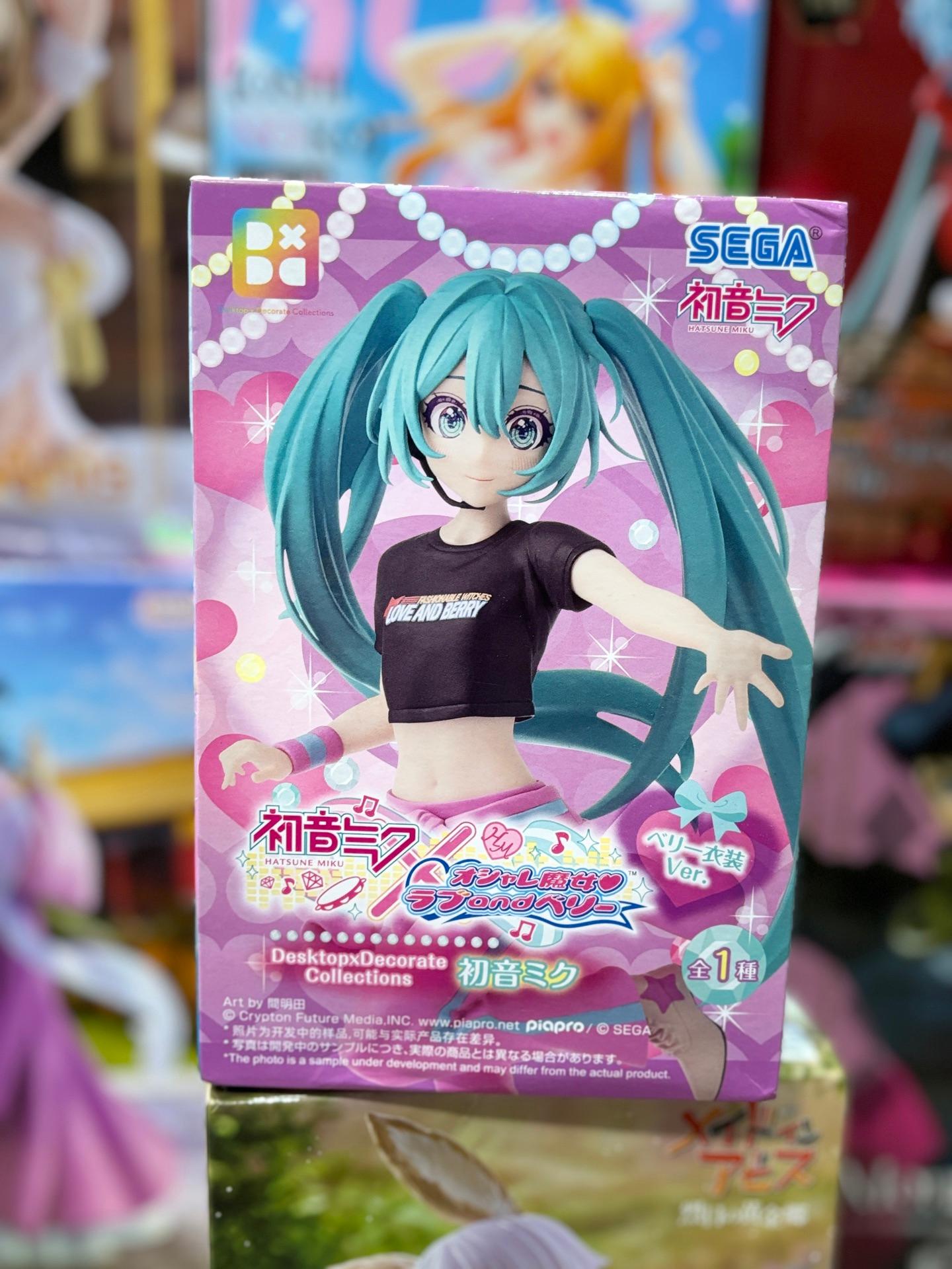 Hatsune Miku x Love and Berry: Dress Up and Dance! Desktop x Decorate Collections Berry Costume Ver. figure by SEGA.
