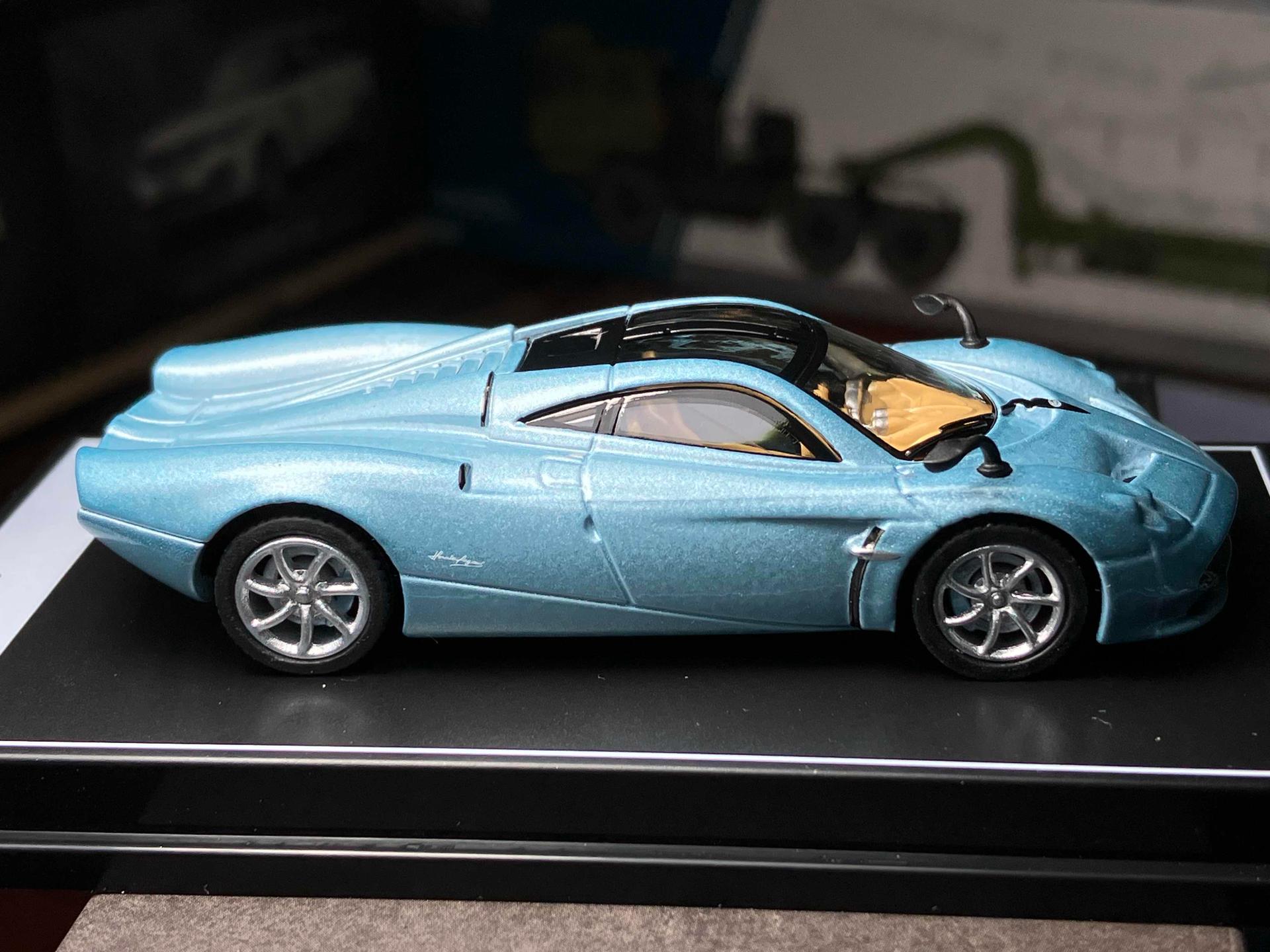 1/64 Pagani Huayra Codalunga (Azzurro Sardegna)