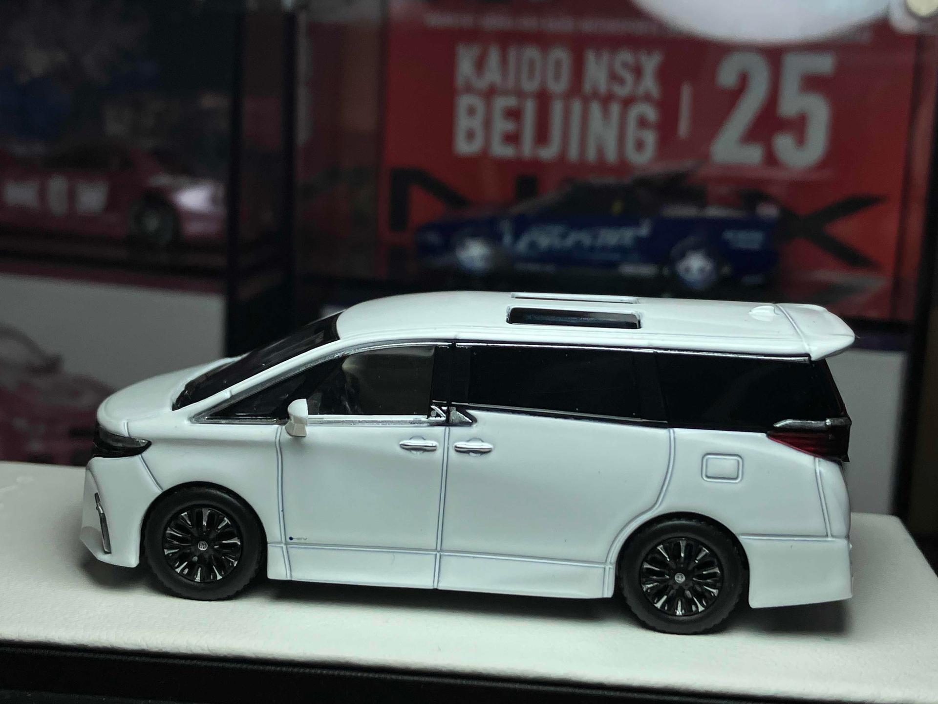 1/64 Toyota Alphard (TYT3301)