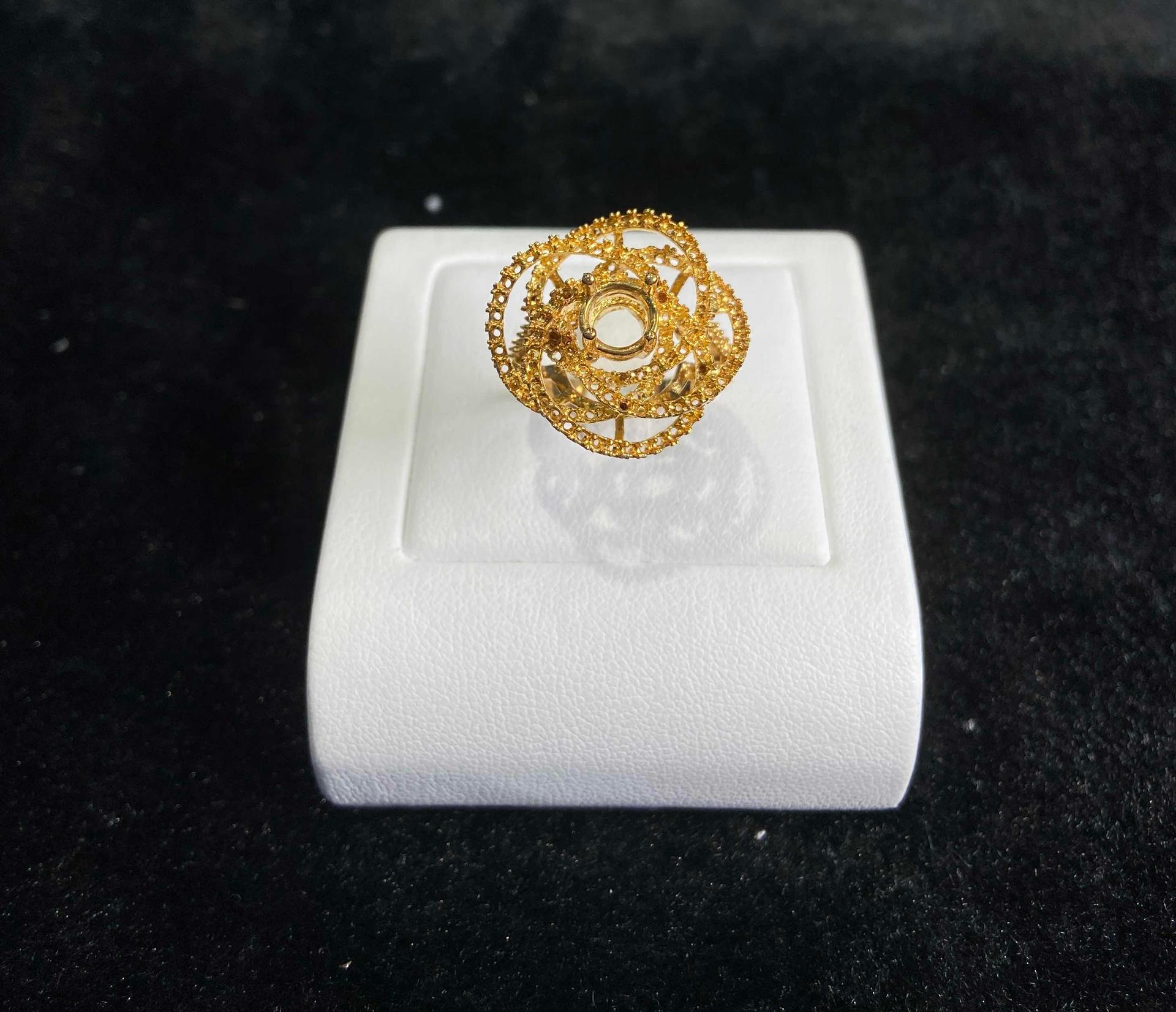 សំបកចិញ្ចៀនផ្កាកុលាប