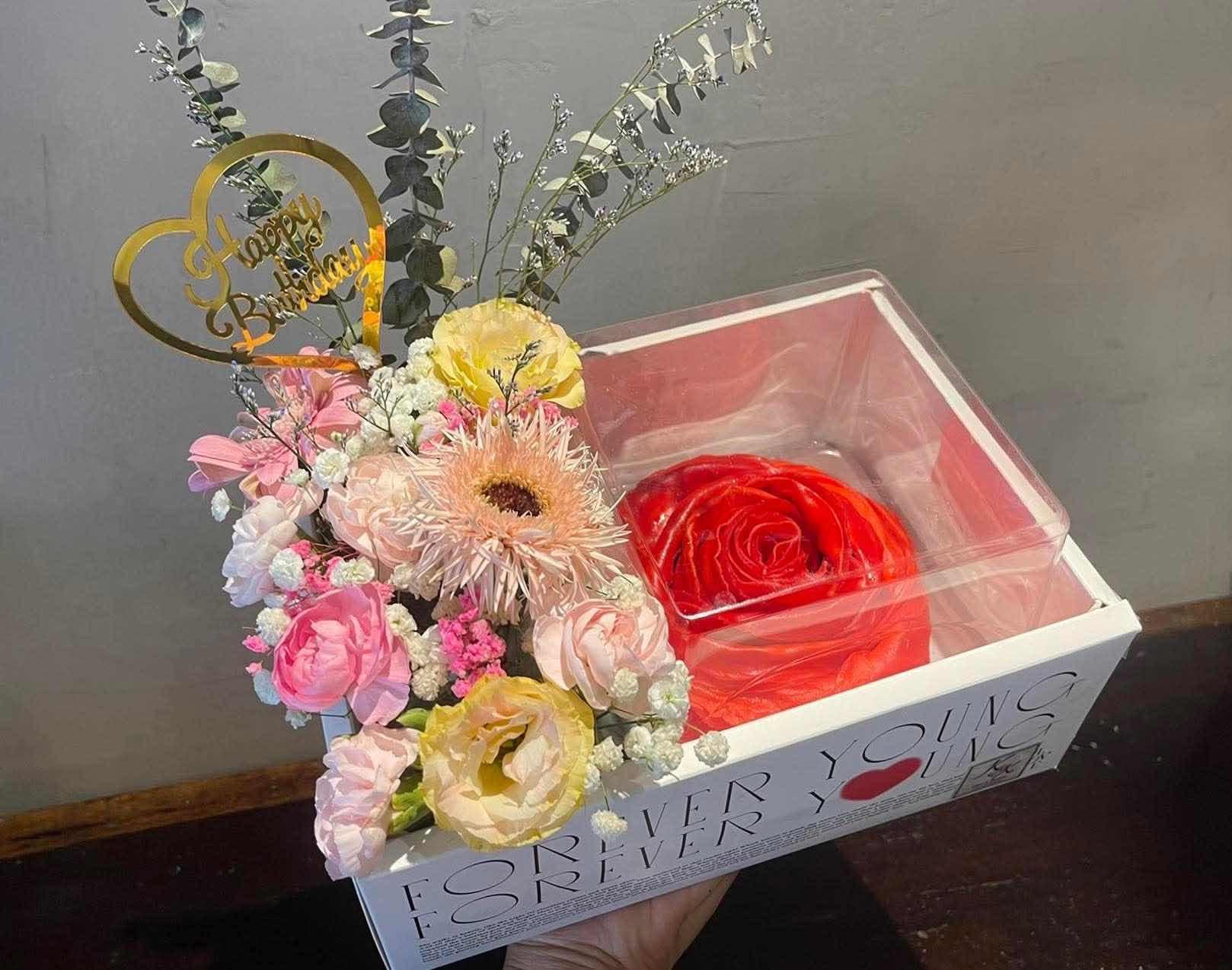 Flower and Cake ( M )