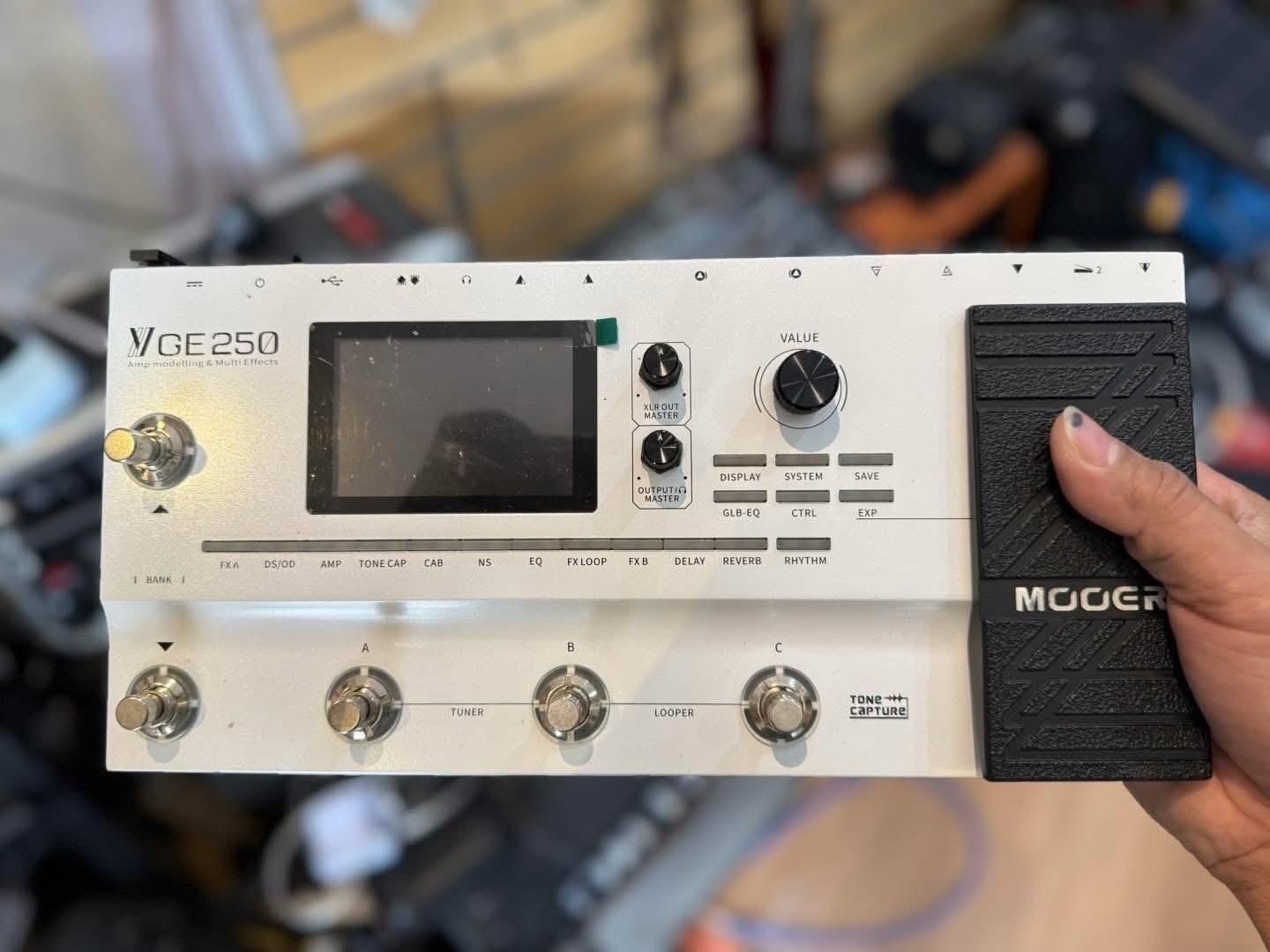 Mooer GE250 មួយទឹកស្អាត 97%