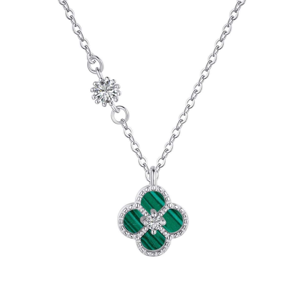 Icônic Crystals Emerald Clover Necklace