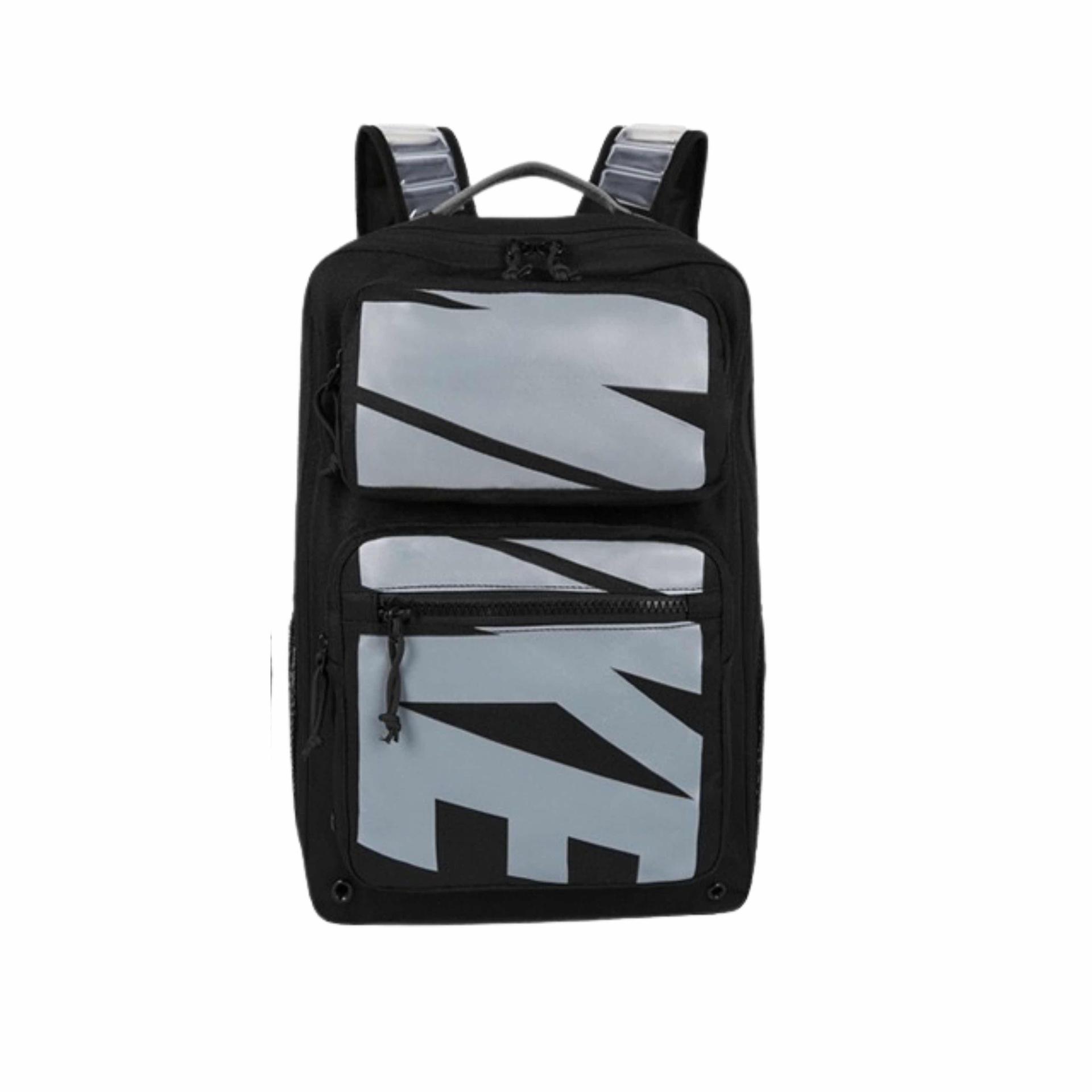 Nike Utility ពណ៌ខ្មៅ
