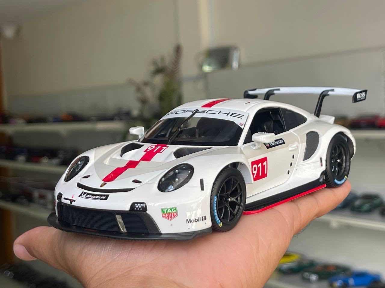 Porsche 911 RSR