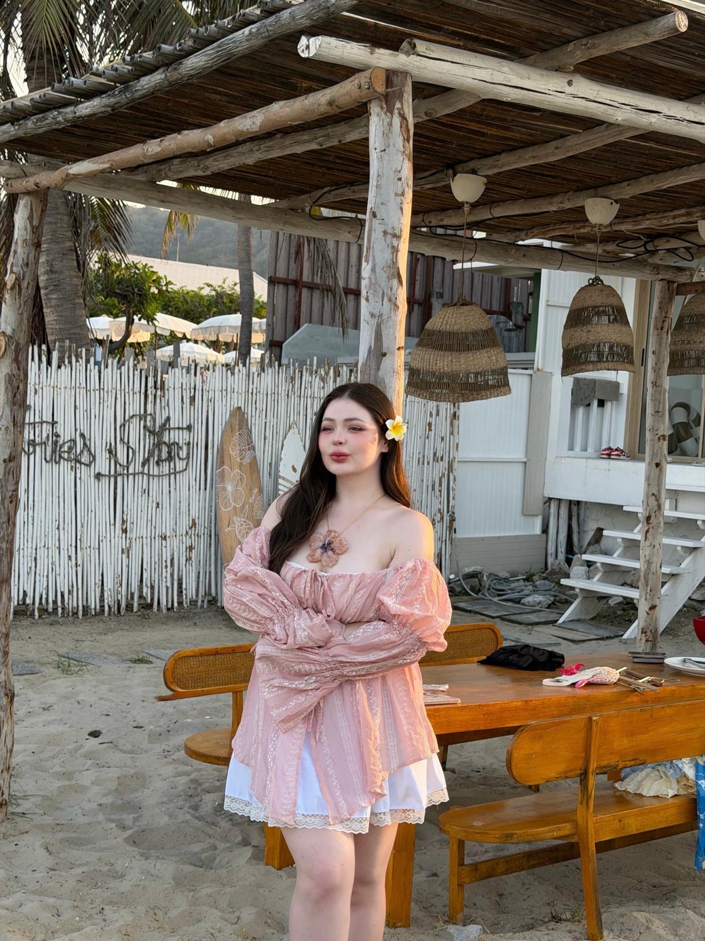 Off-shoulder shirt πͺΌ