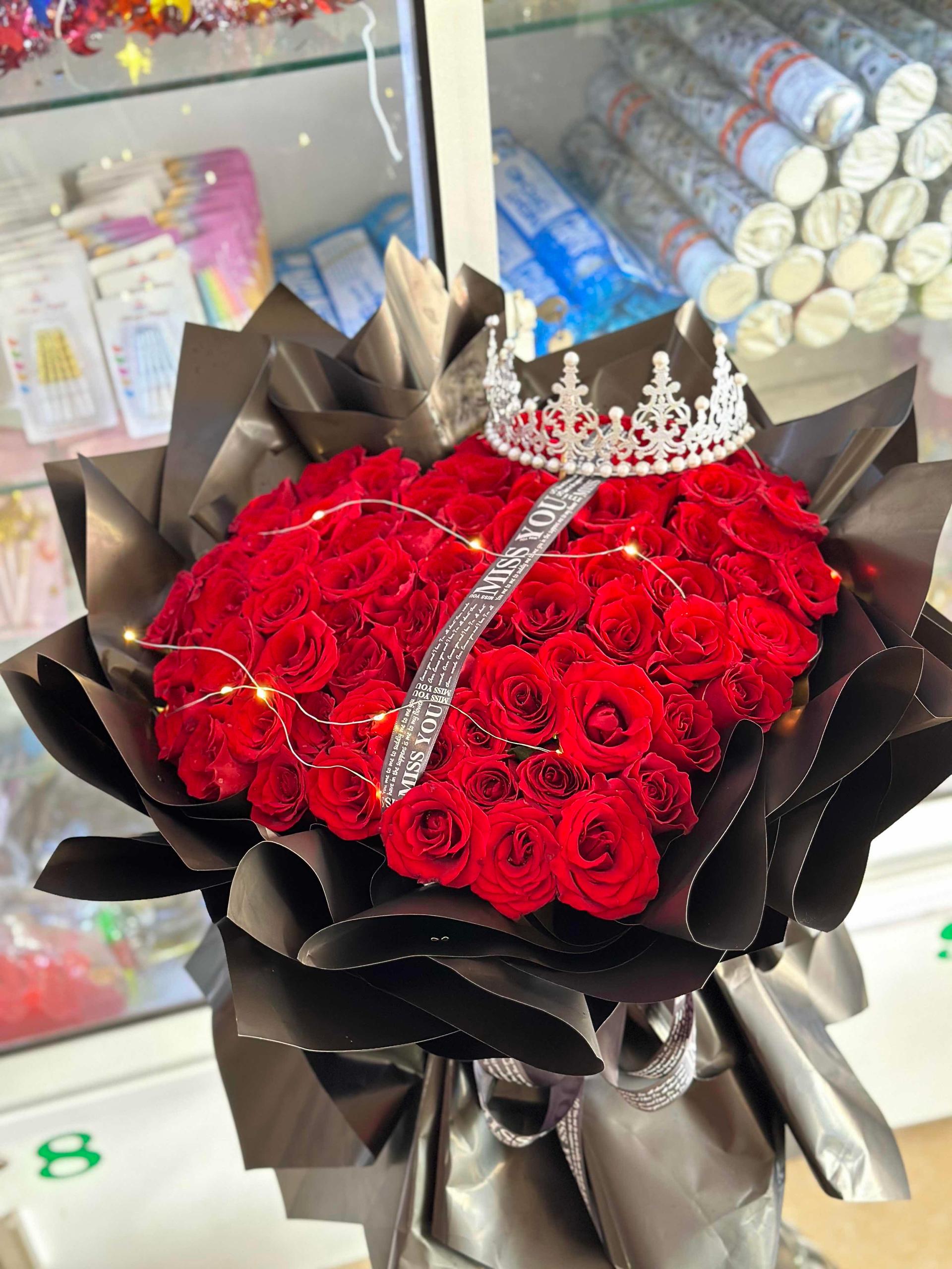 Real flowers heart shape 66rose