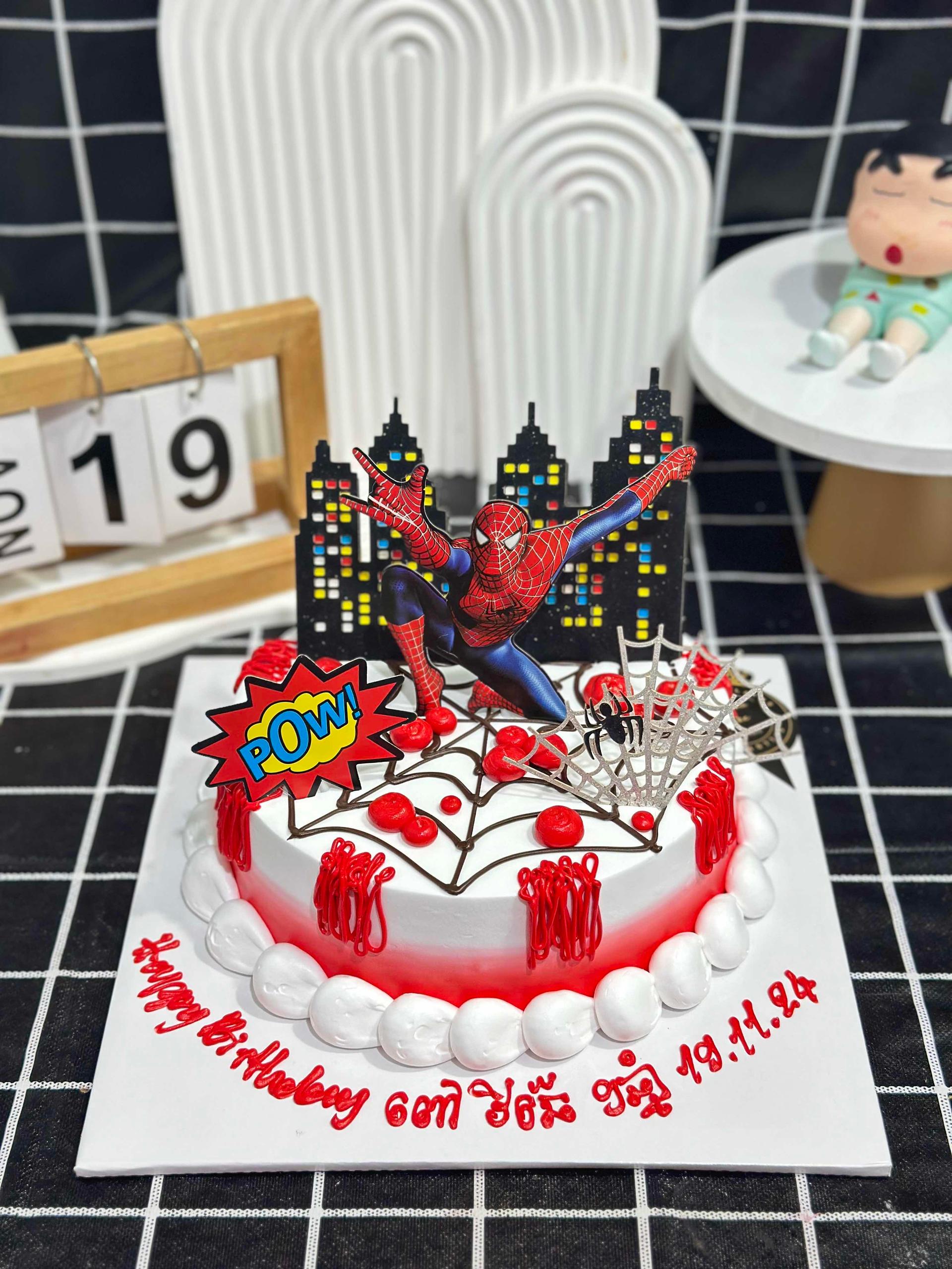 Spiderman cake