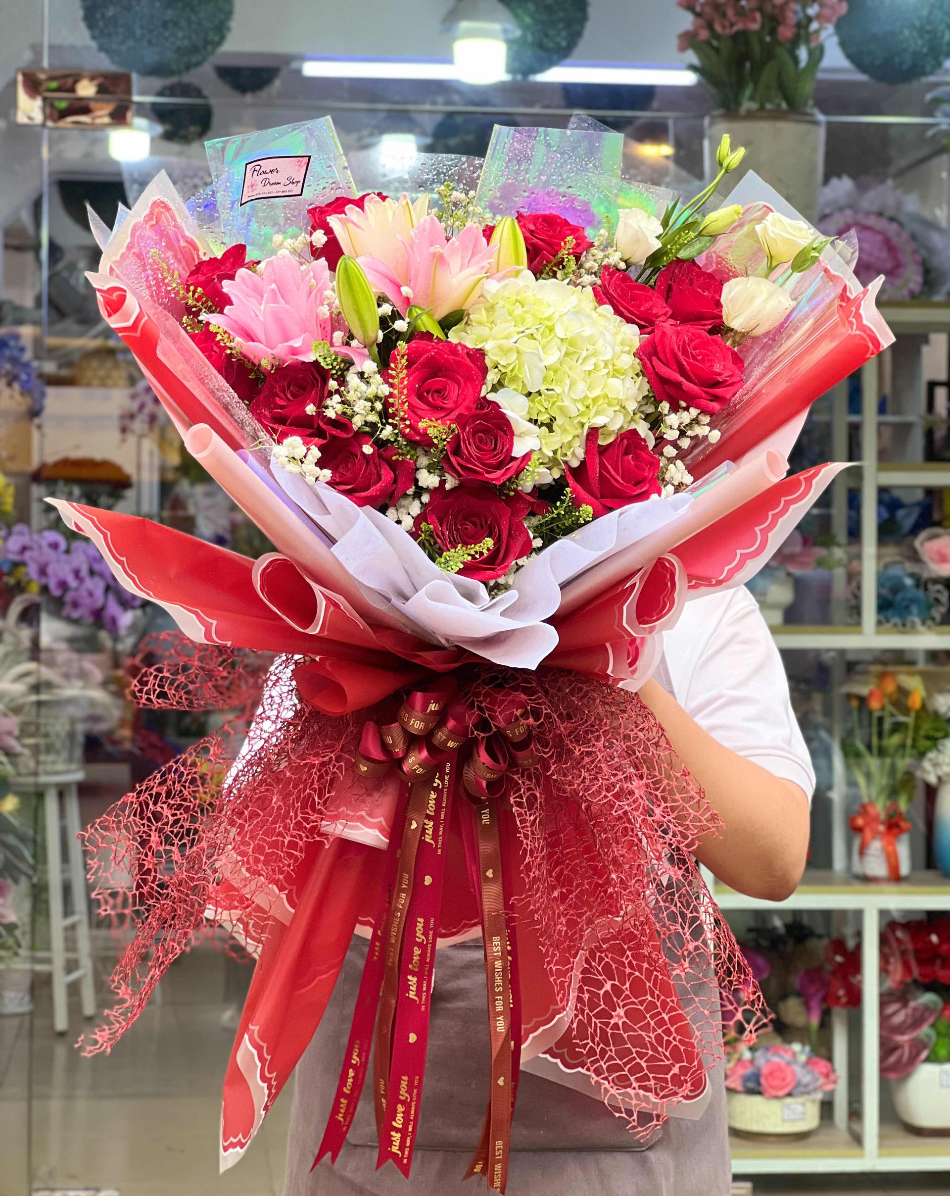 បាច់​ផ្កា​កុលាប​ចំរុះ​