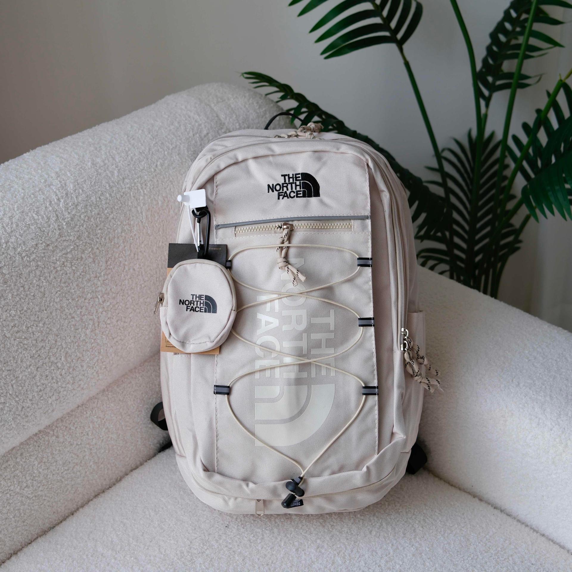 The Northface ពណ៌គ្រីម