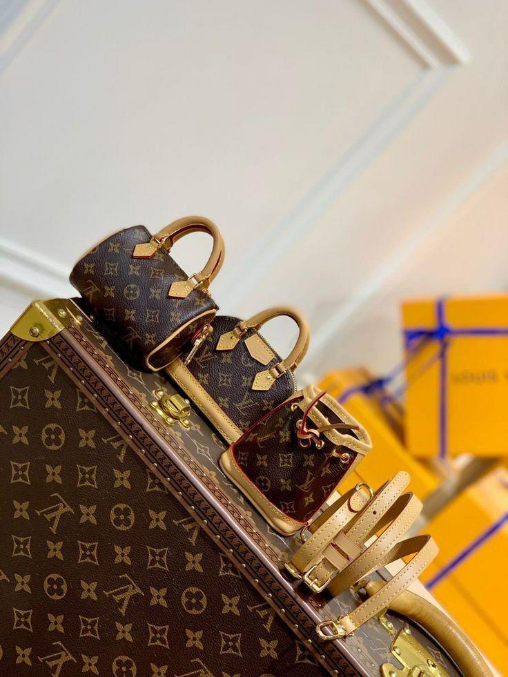 កាបូបម៉ាក“LV“