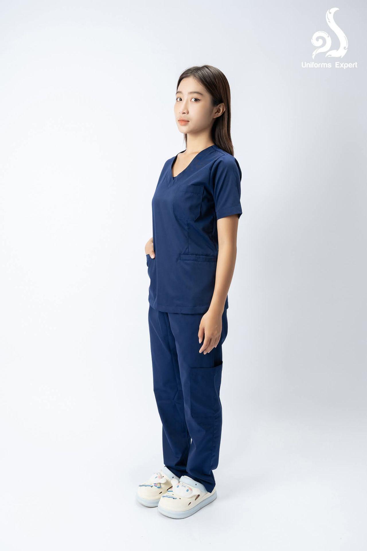 VIPឈុតនារីពណ៍ខៀវទឹកប៊ិច -
CI women scrubs royal blue color