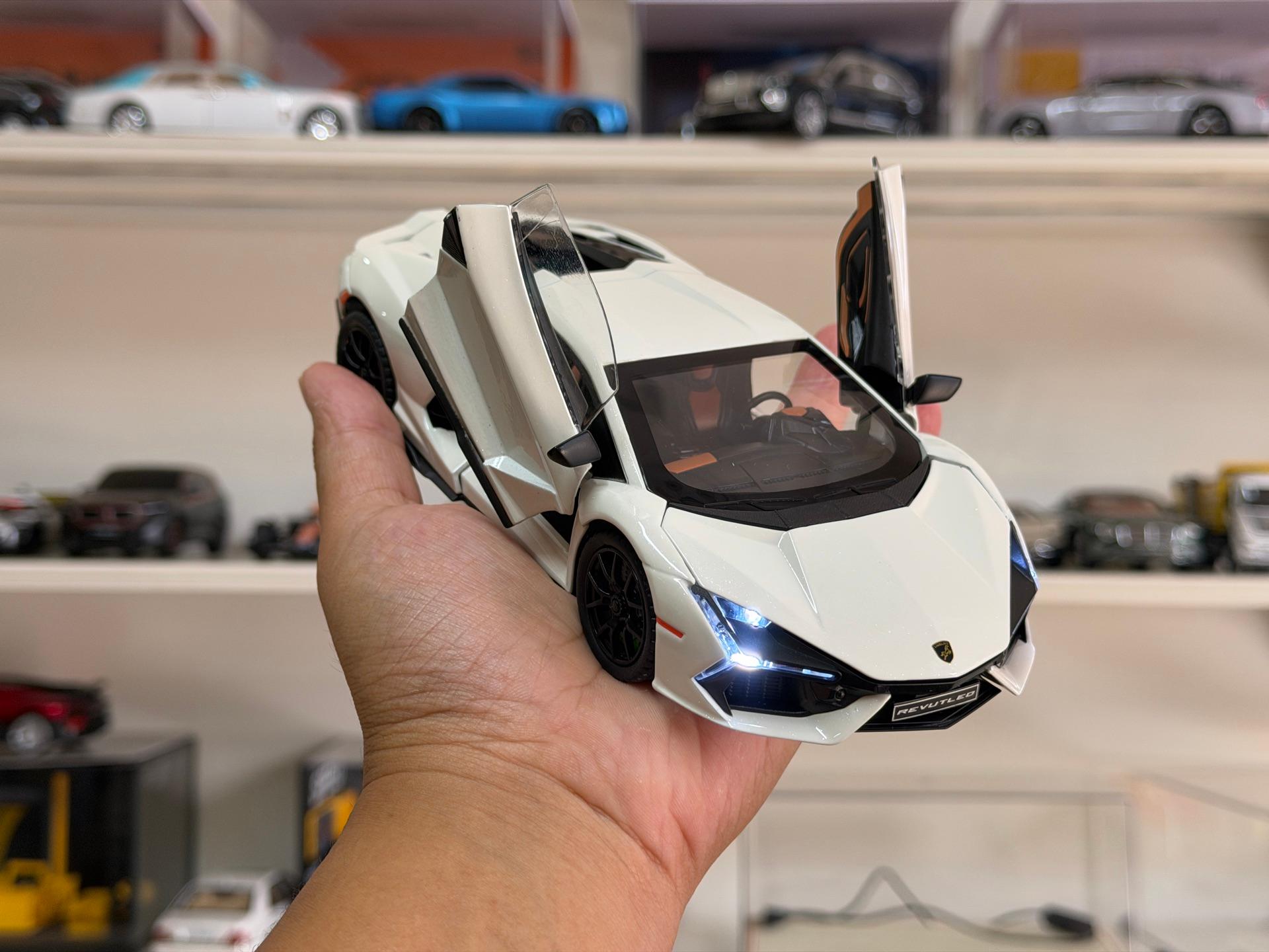 Lamborghini Revuelto