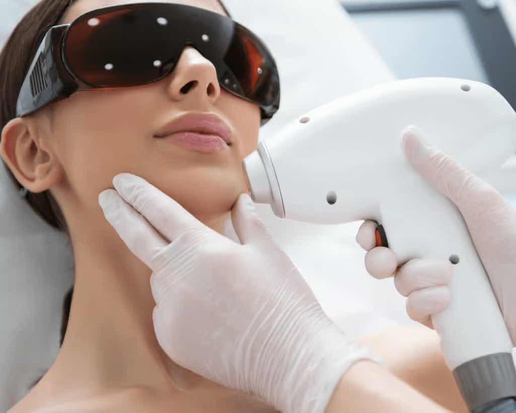 ជម្រុះពុកមាត់នារី Laser