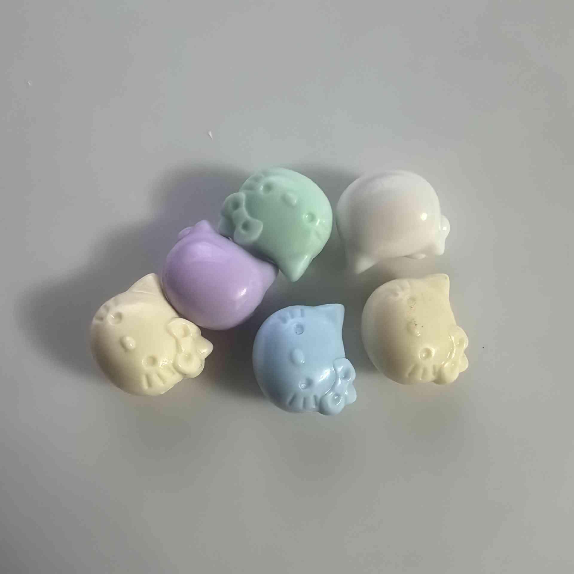 Kitty head bead