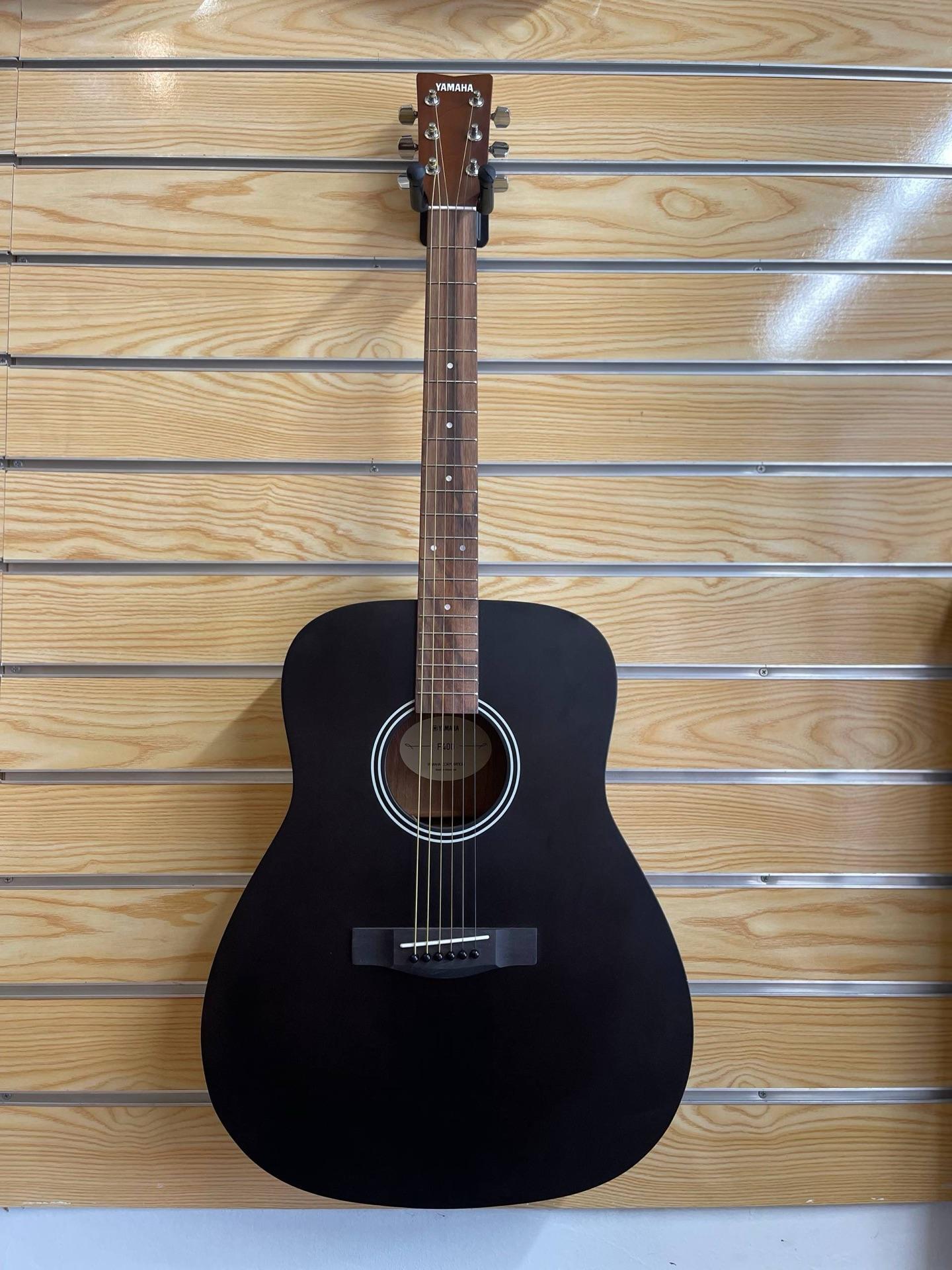 🎸 Yamaha F400 Acoustic Guitar